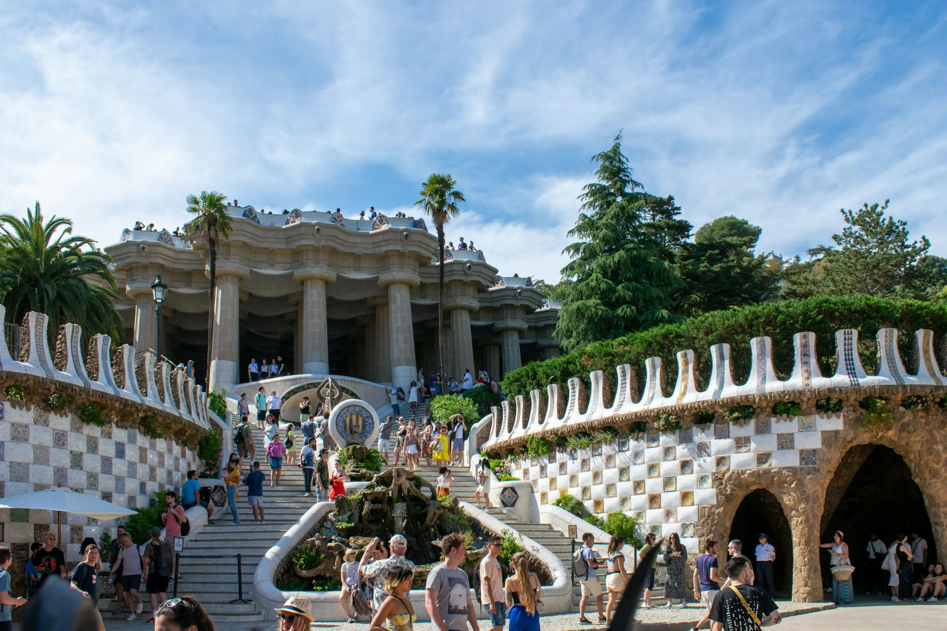 Barcelona: Park Güell Expert Guided Tour - Thumbnail 2