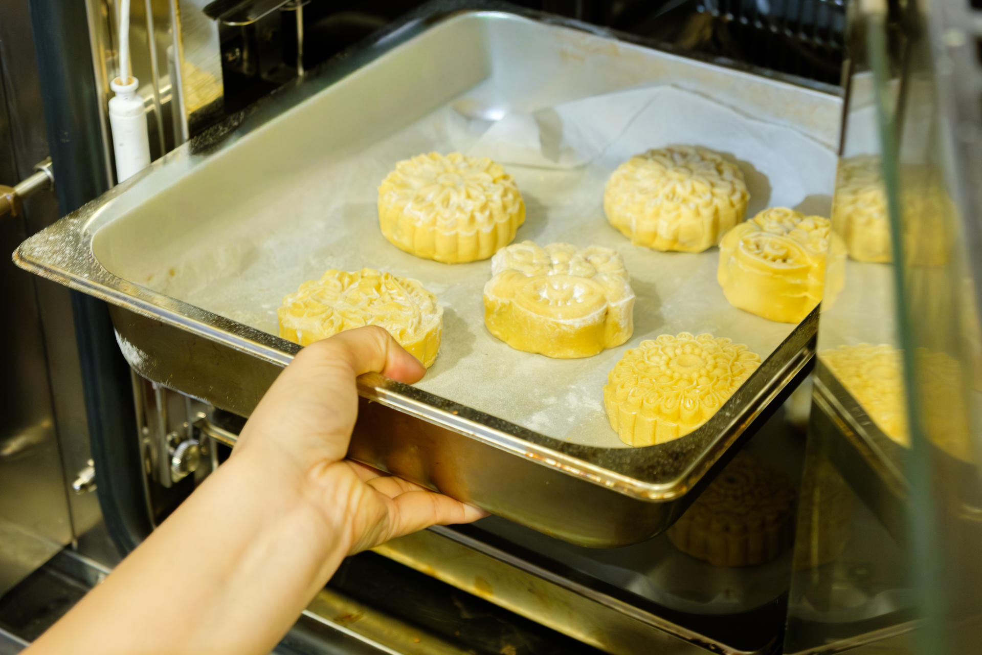 Mooncake Baking Experience with Vietnamese Tea Tasting in Hanoi - Thumbnail 26