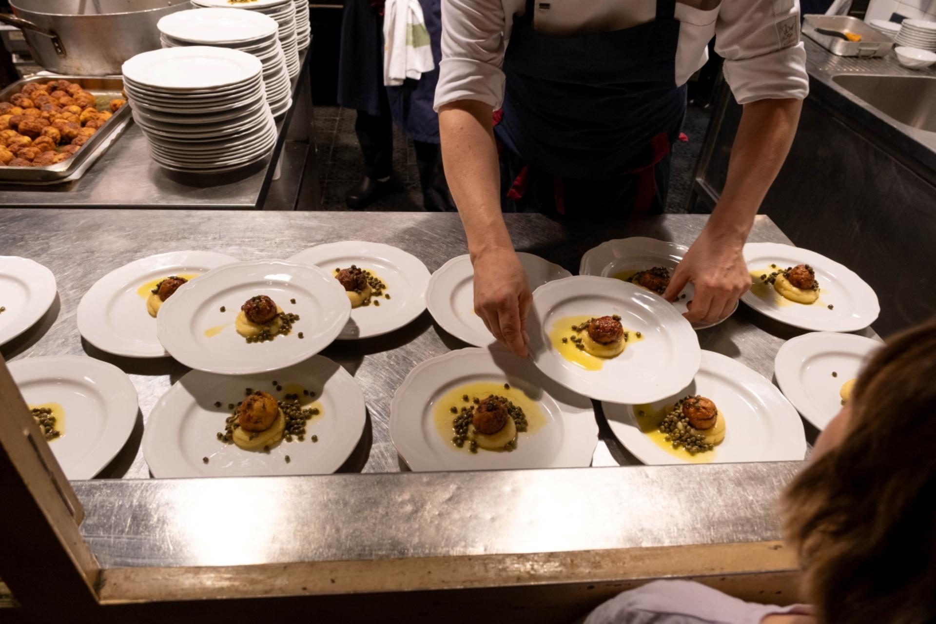 Dinner & show at the Teatro del Sale in Florence - Thumbnail 9