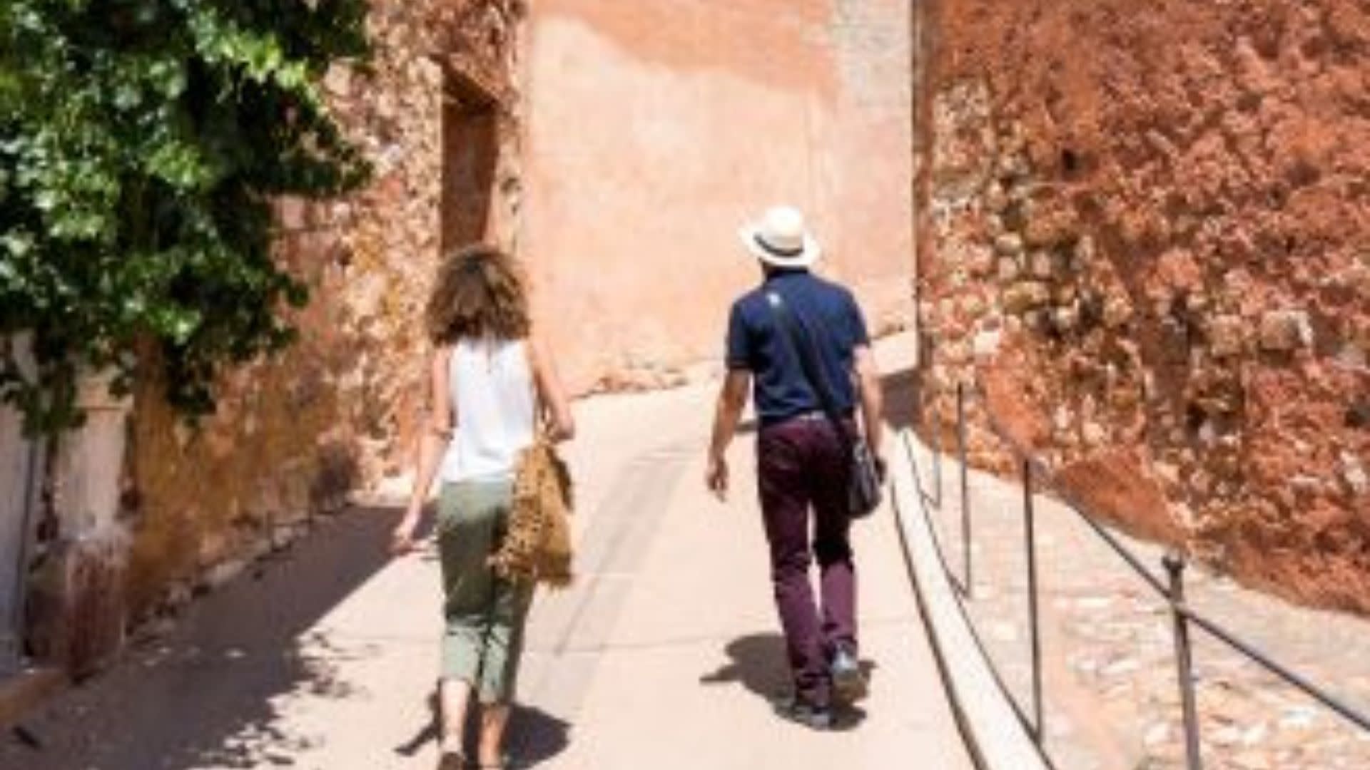 Hilltop Villages in Luberon from Aix-en-Provence - Thumbnail 7