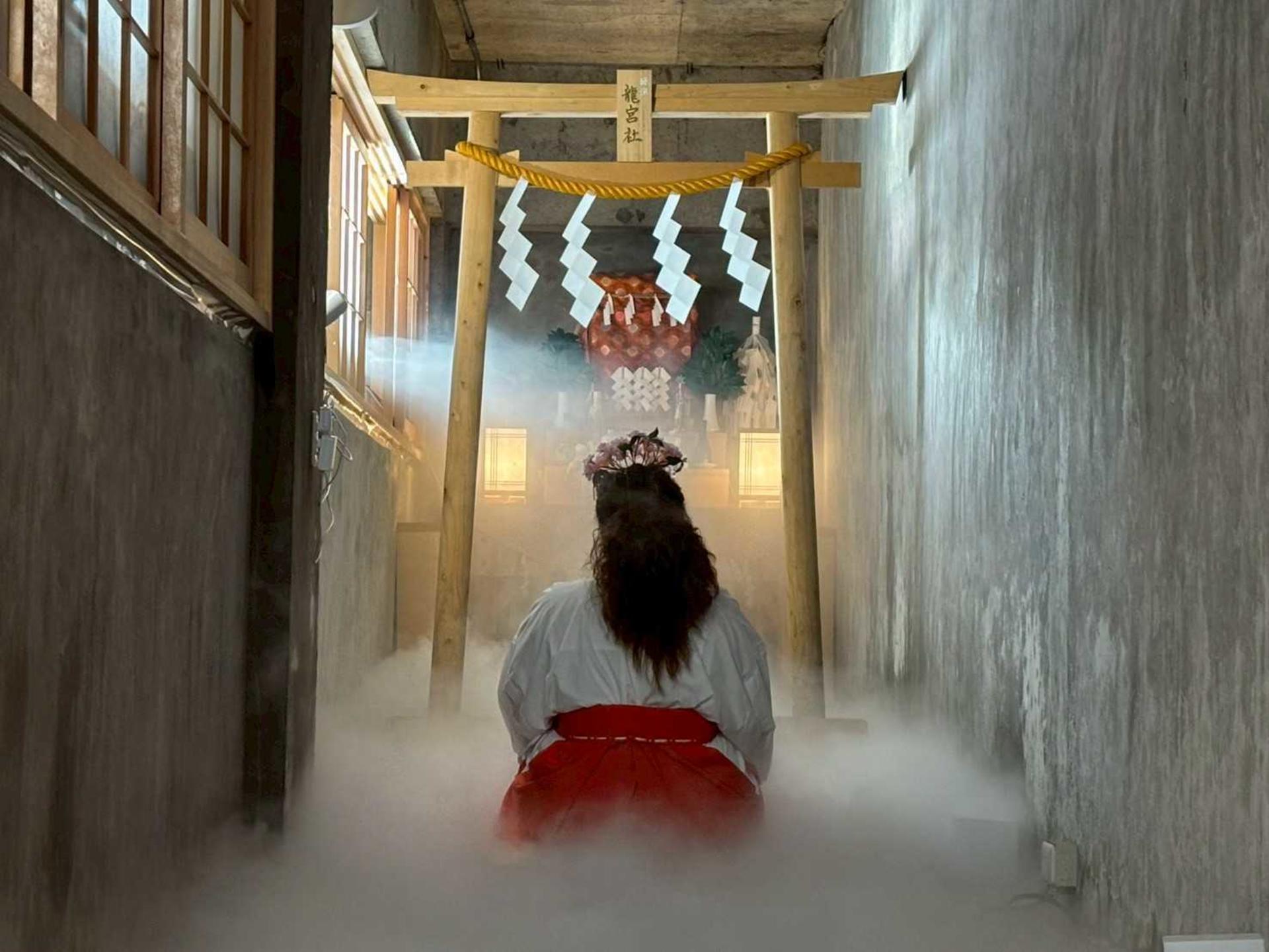 Tokyo Miko Experience: Photo Spots & DIY Shrine Amulet/Bracelet - Thumbnail 19