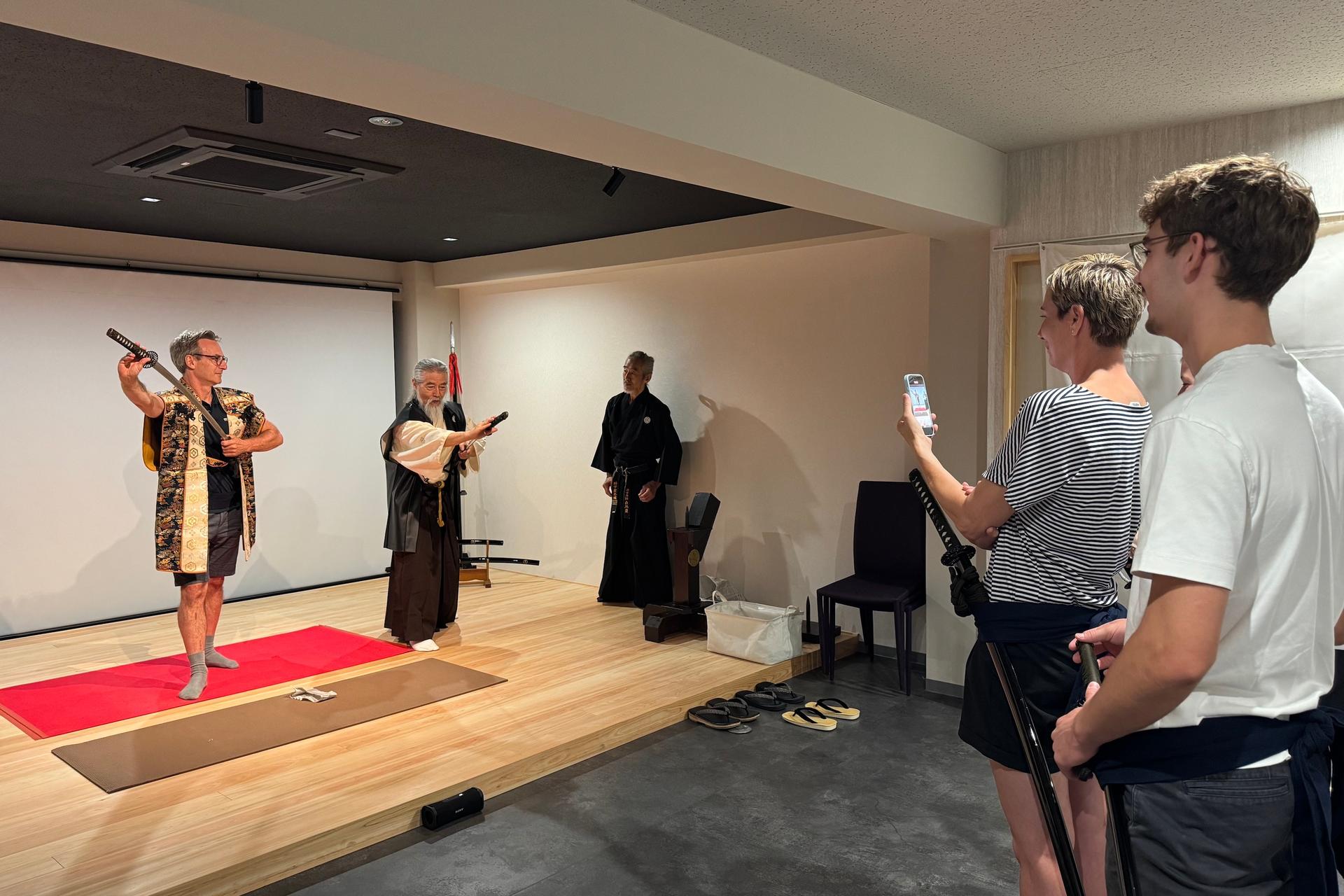 Kyoto: Samurai Sword Workshop with Master Lee Murayama - Thumbnail 18