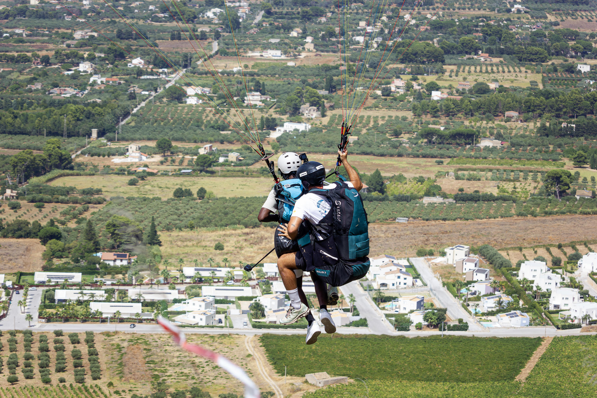Tandem paragliding flight in Palermo - Thumbnail 12
