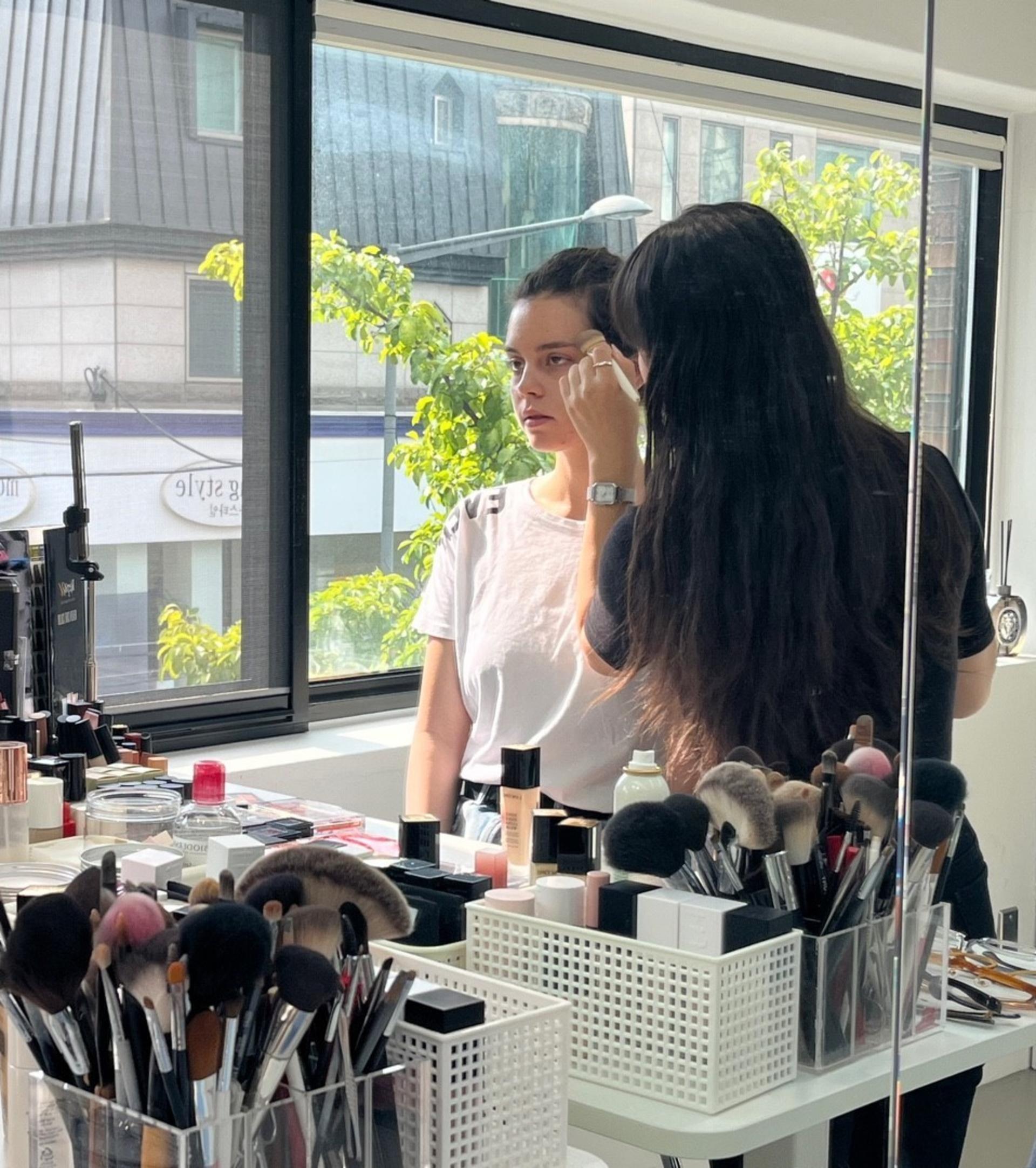 Hongdae Personal Color One Day Makeup - Image Ho - Thumbnail 2