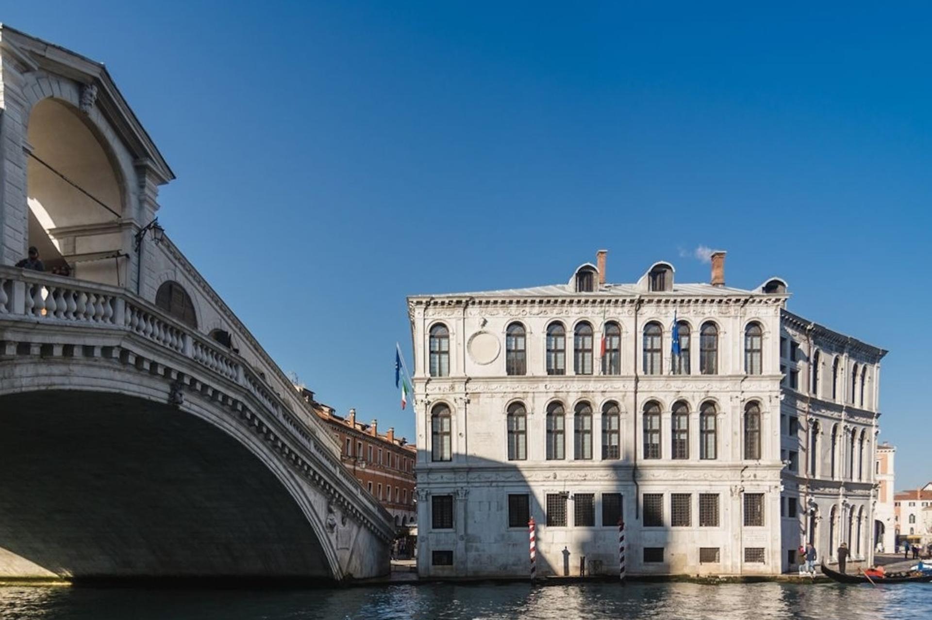 Venice Secrets Walking Tour and Shared Gondola Ride - Thumbnail 4