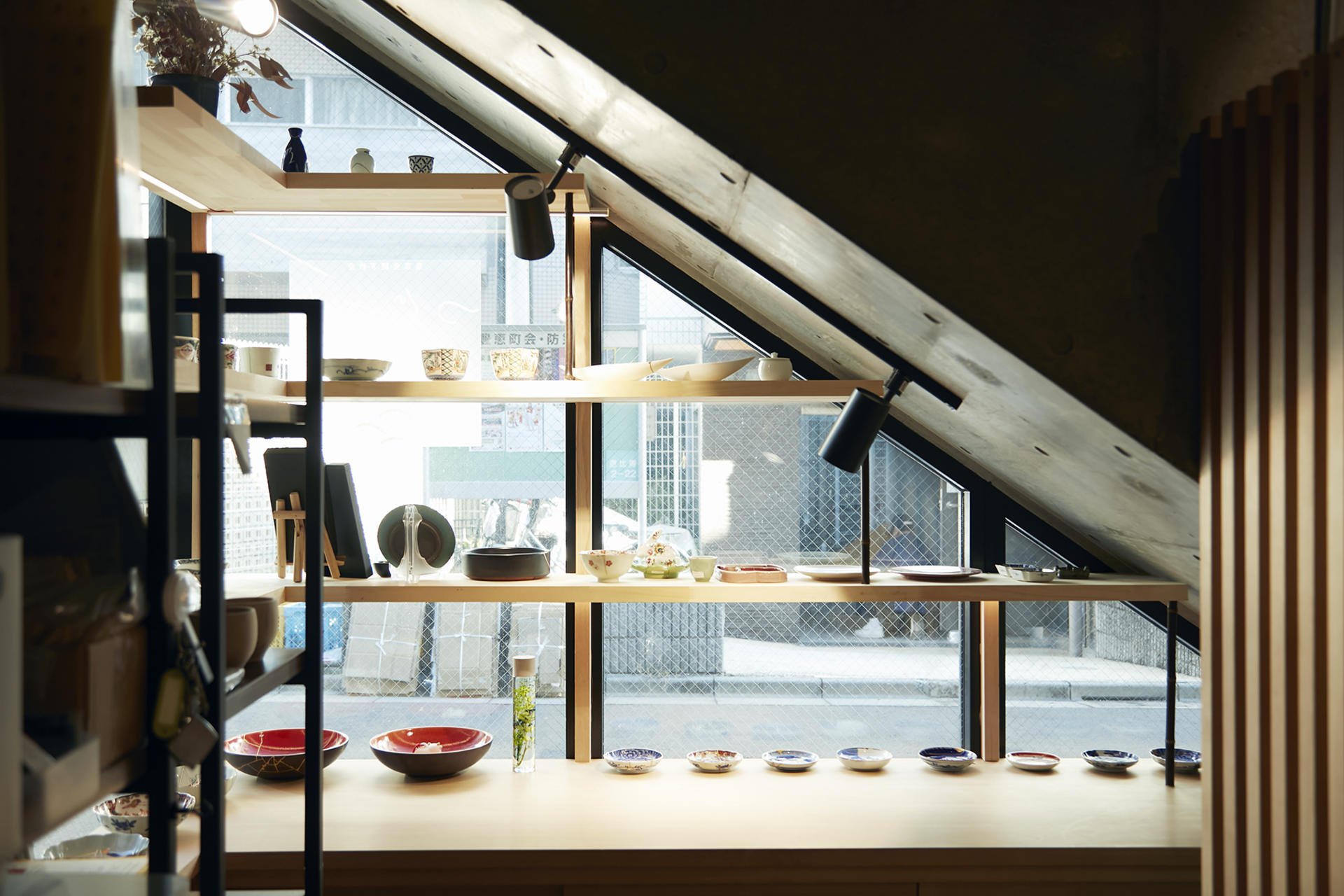 EBISU Tokyo: Kintsugi Workshop with Gold - Thumbnail 12