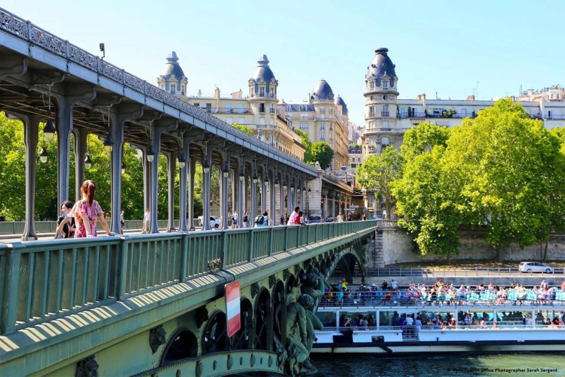 Seine River Cruise Tour with Crepe Tasting by Eiffel Tower in Paris - Thumbnail 6