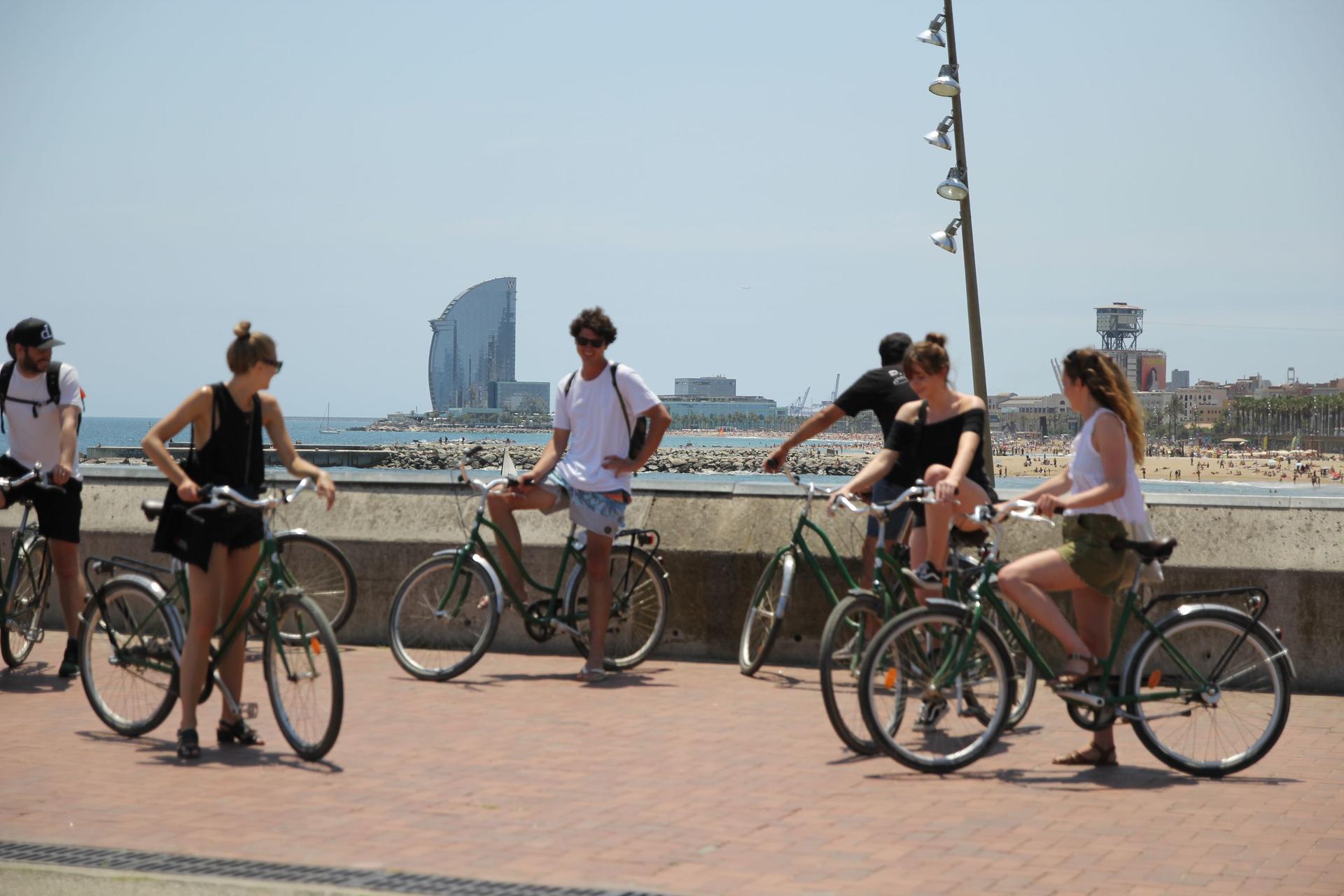 Highlights and hidden gems of the city bike tour in Barcelona - Thumbnail 4