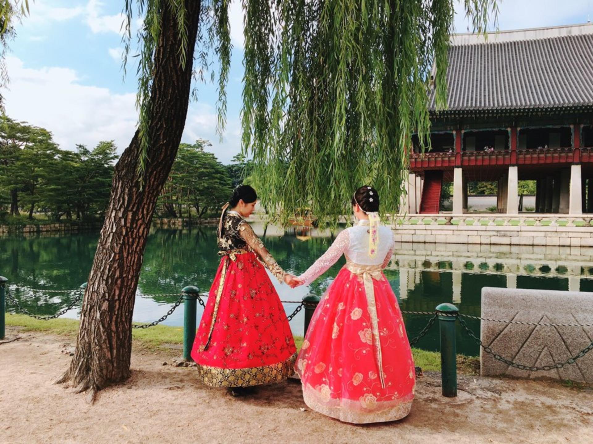 Hanbok Rental near Gyeongbokgung Palace by Dorothy Hanbok - Thumbnail 2