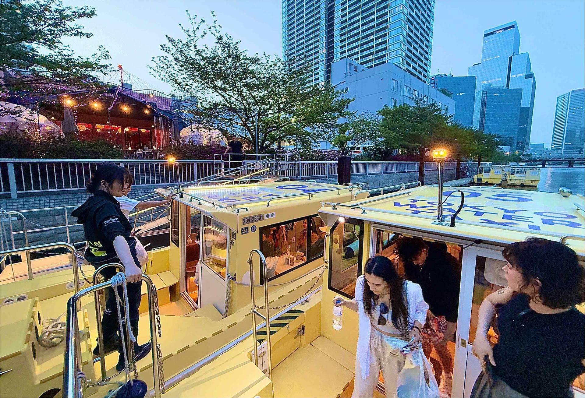 Tokyo: Sunset Boat Cruise with Local Guide on Private Boat - Thumbnail 8