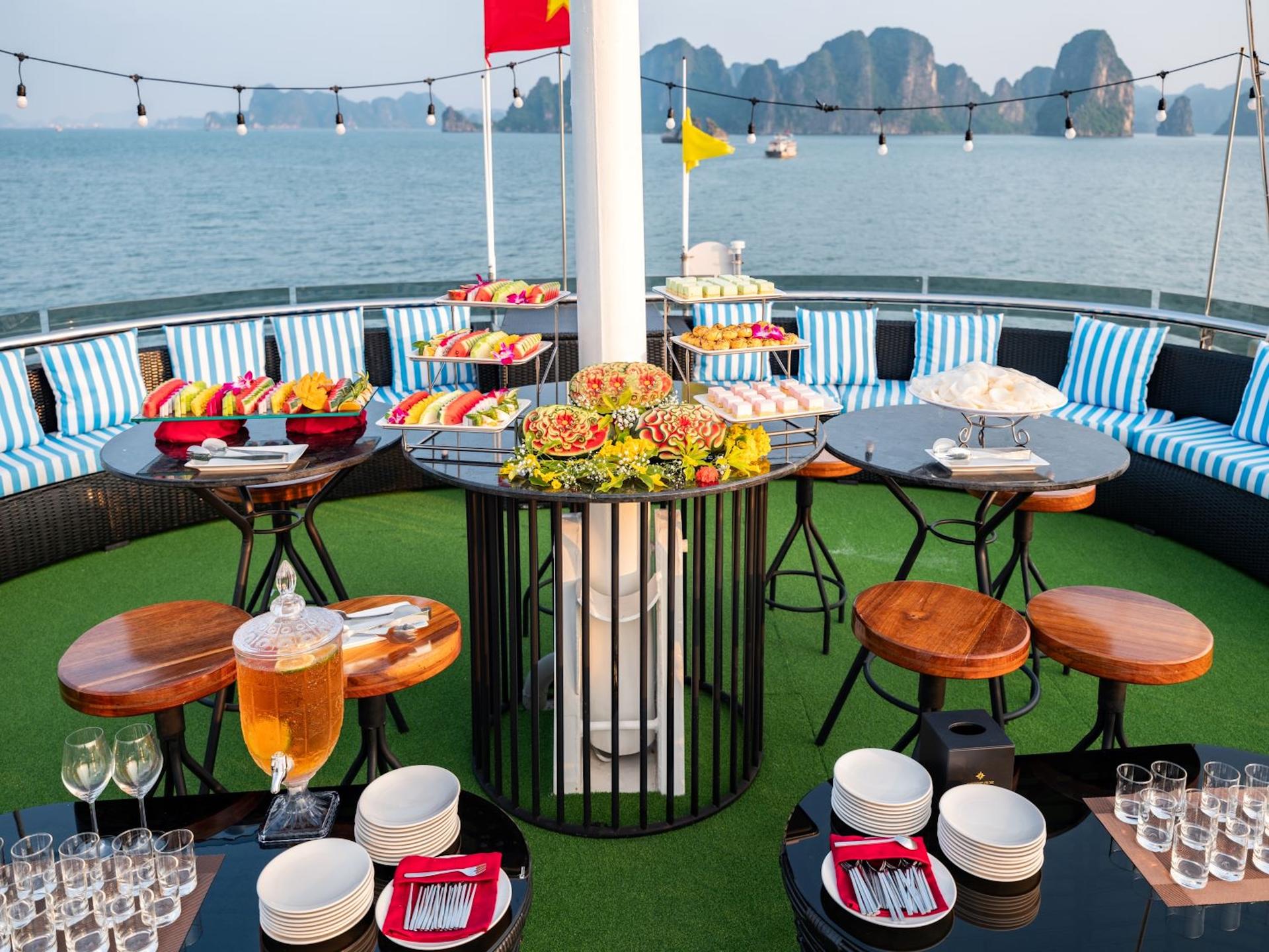 Sunlight Grand Day Cruise: Ha Long Bay, Sung Sot, Titop Island - Thumbnail 10