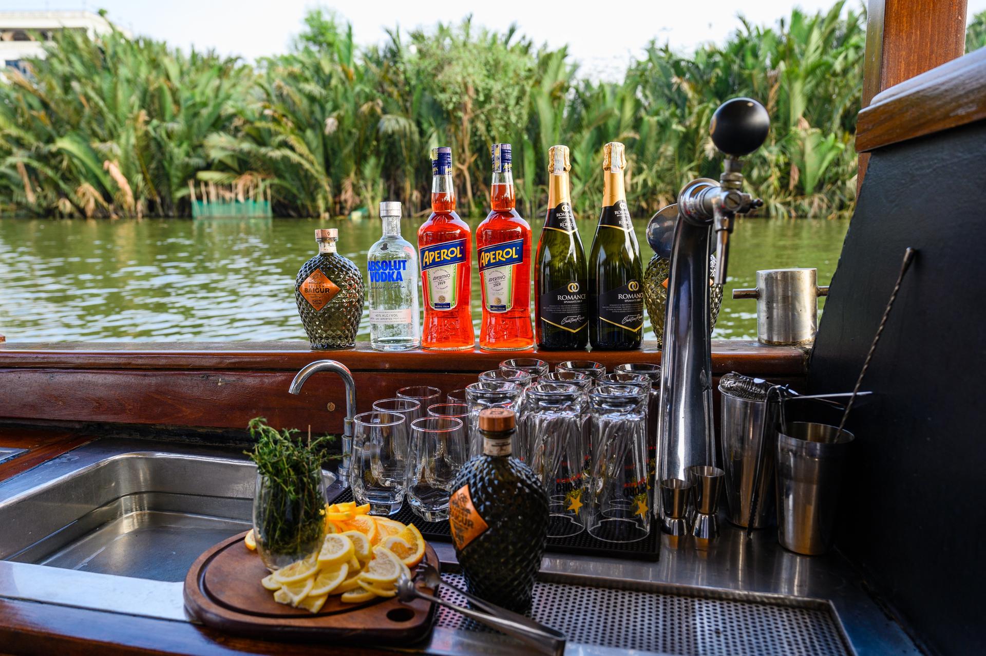 Saigon River Boutique Sightseeing Cruise - Thumbnail 5