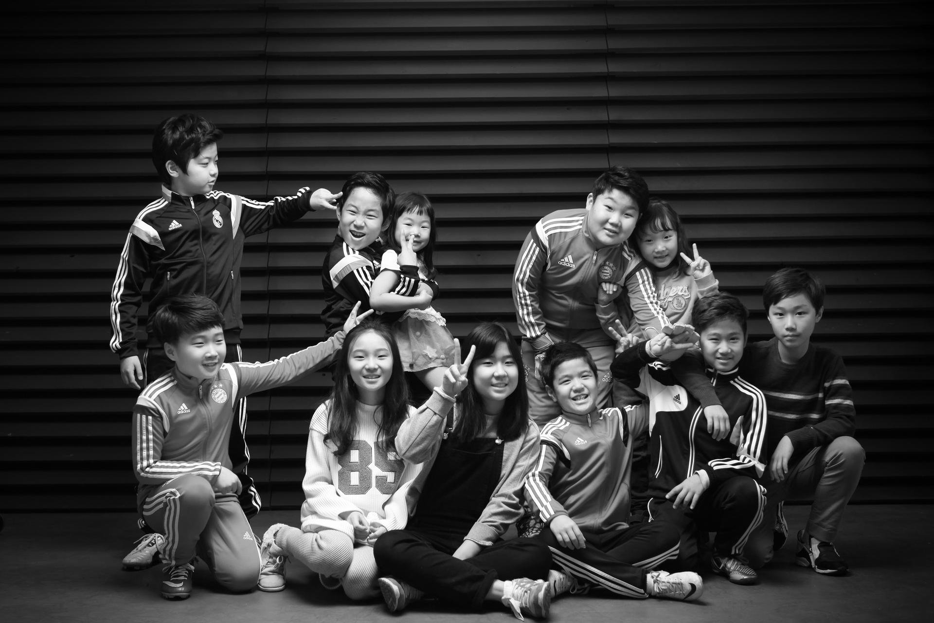 Friendship Portrait Experience in Seoul by 9 Studio - Thumbnail 5