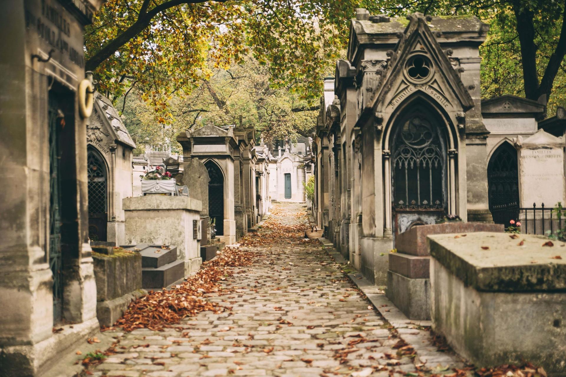 Pere Lachaise Cemetery Guided Tour in Paris - Image 1
