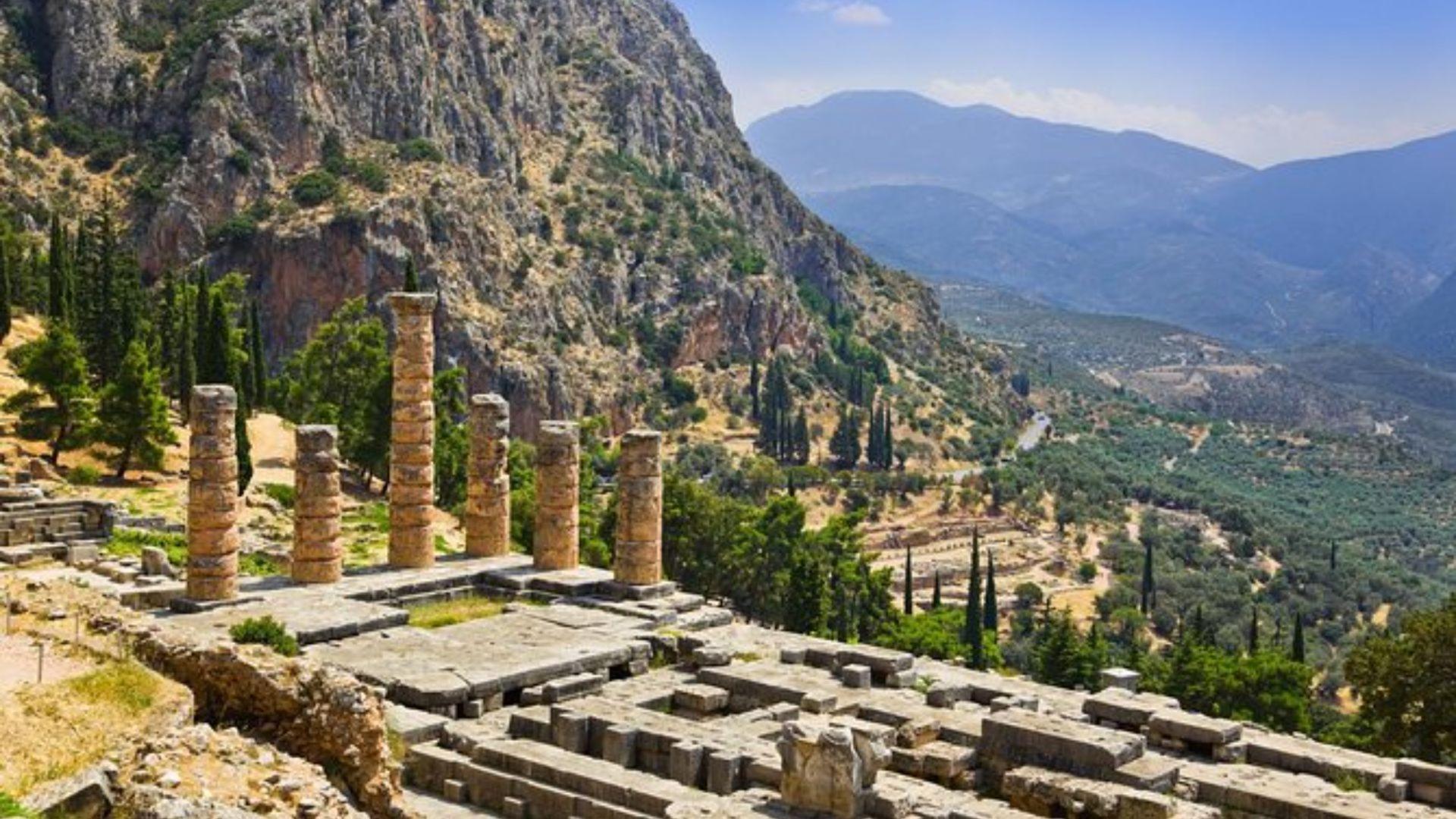 Delphi and Arachova tour with admissions from Athens - Image 1