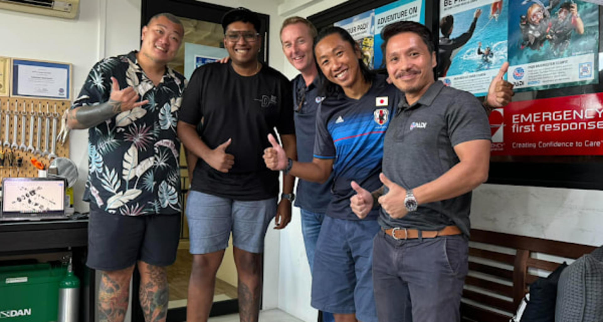 Discover Singapore's Seas: Open Water Diver with PADI Dive Center - Thumbnail 4