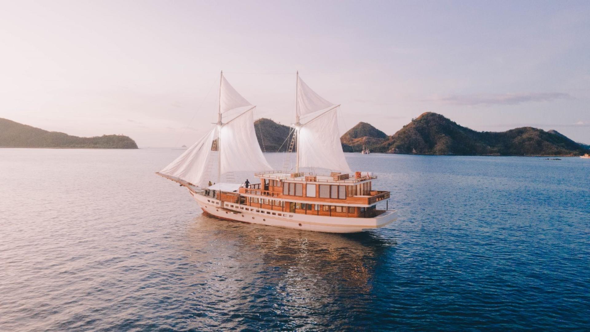 [Luxury Phinisi] 3D2N Sailing Liveaboard from Labuan Bajo - Thumbnail 12