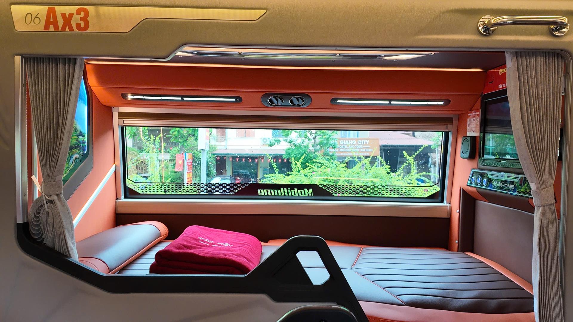 Ha Noi - Sapa Royal Cabin Bus by Sao Viet  - Thumbnail 4
