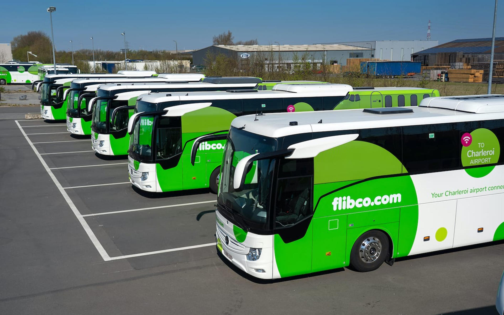 Milan Bergamo Airport to Como Shared Bus Transfer by Filbco - Thumbnail 7