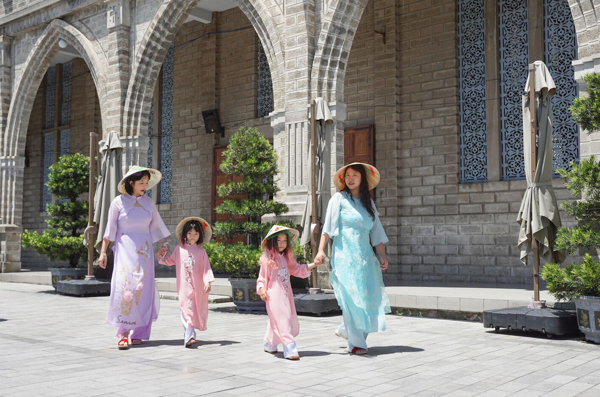 Nha Trang Cyclo Tour with Ao Dai Rental + Photo Shoot at Cathedral  - Thumbnail 5