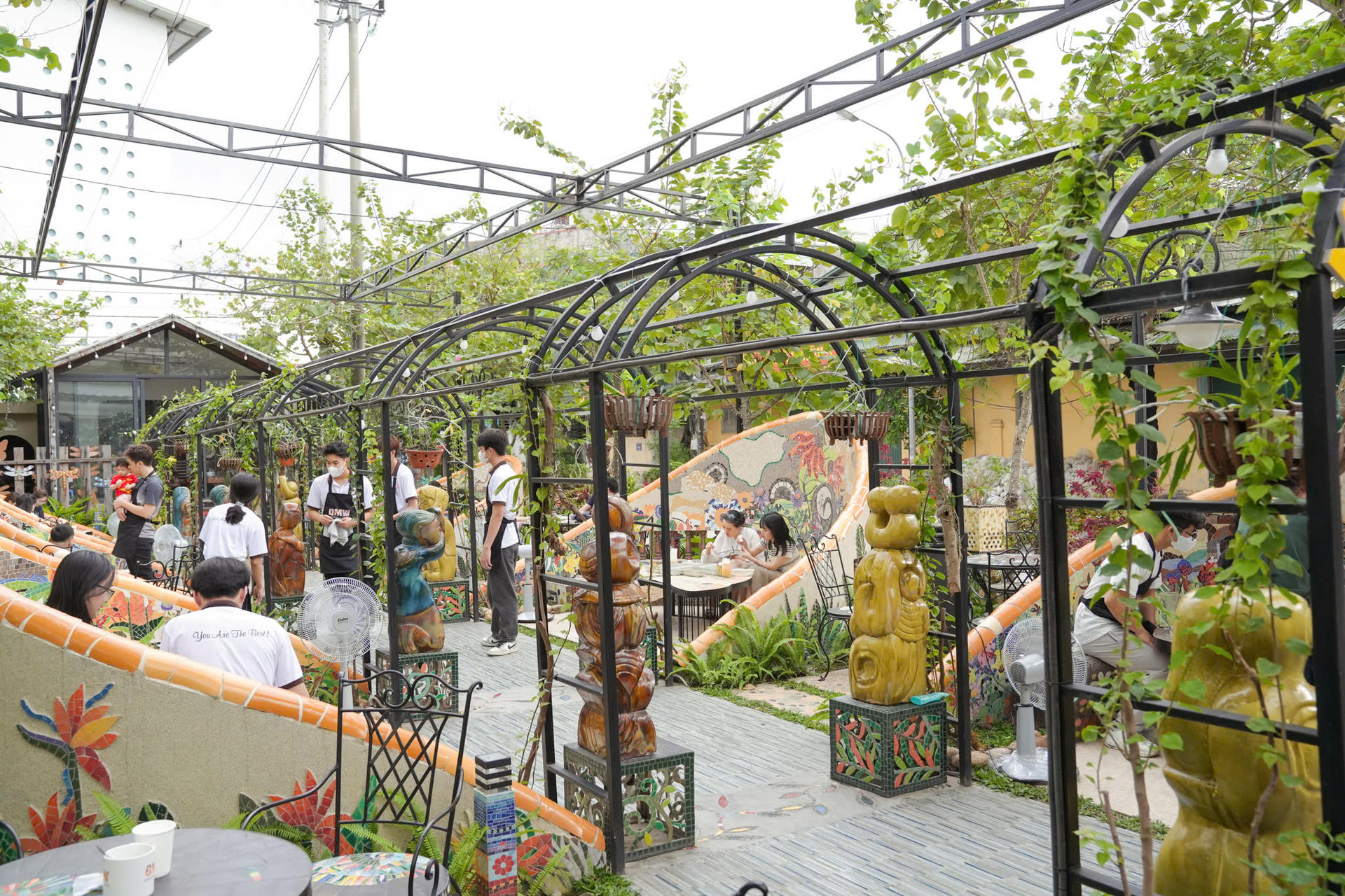 Mosaic Treasures at Bat Trang Pottery Village in Ha Noi  - Thumbnail 3