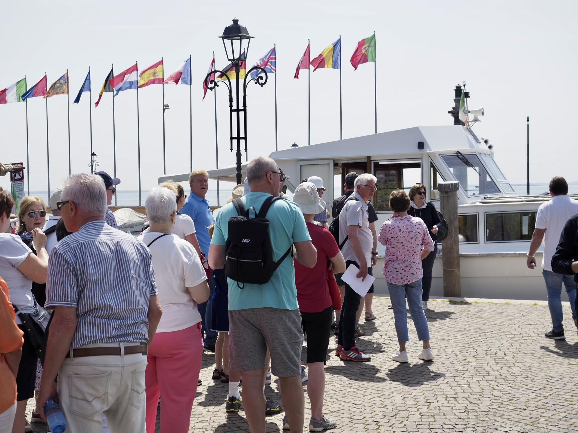 Half Day Guided Boat Cruise on Lake Garda - Image 1