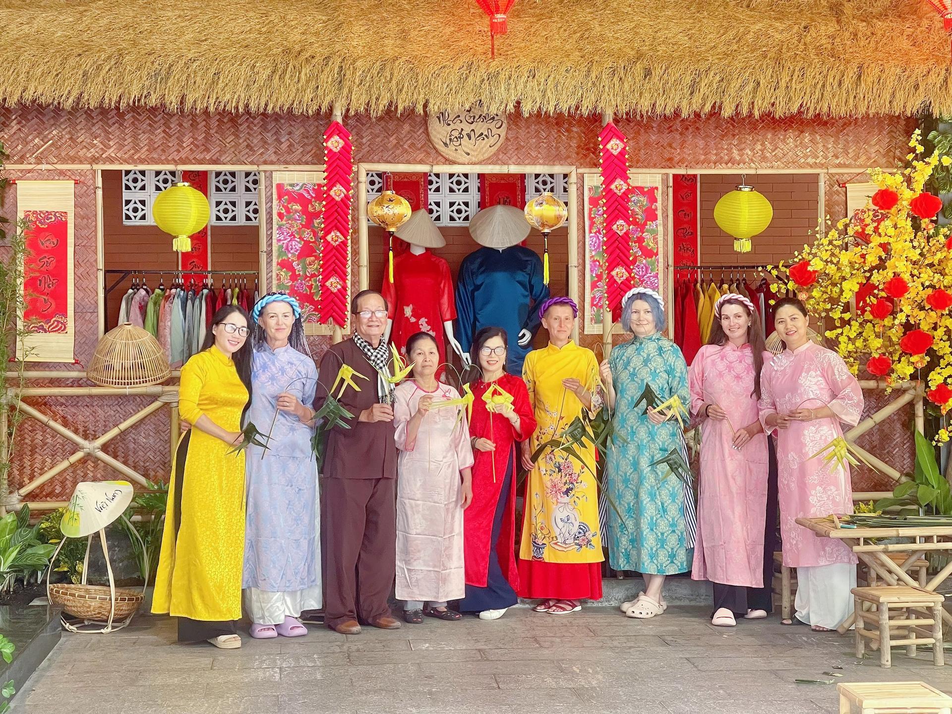 Vietnamese Ao Dai Photo Experience in Nha Trang - Thumbnail 9