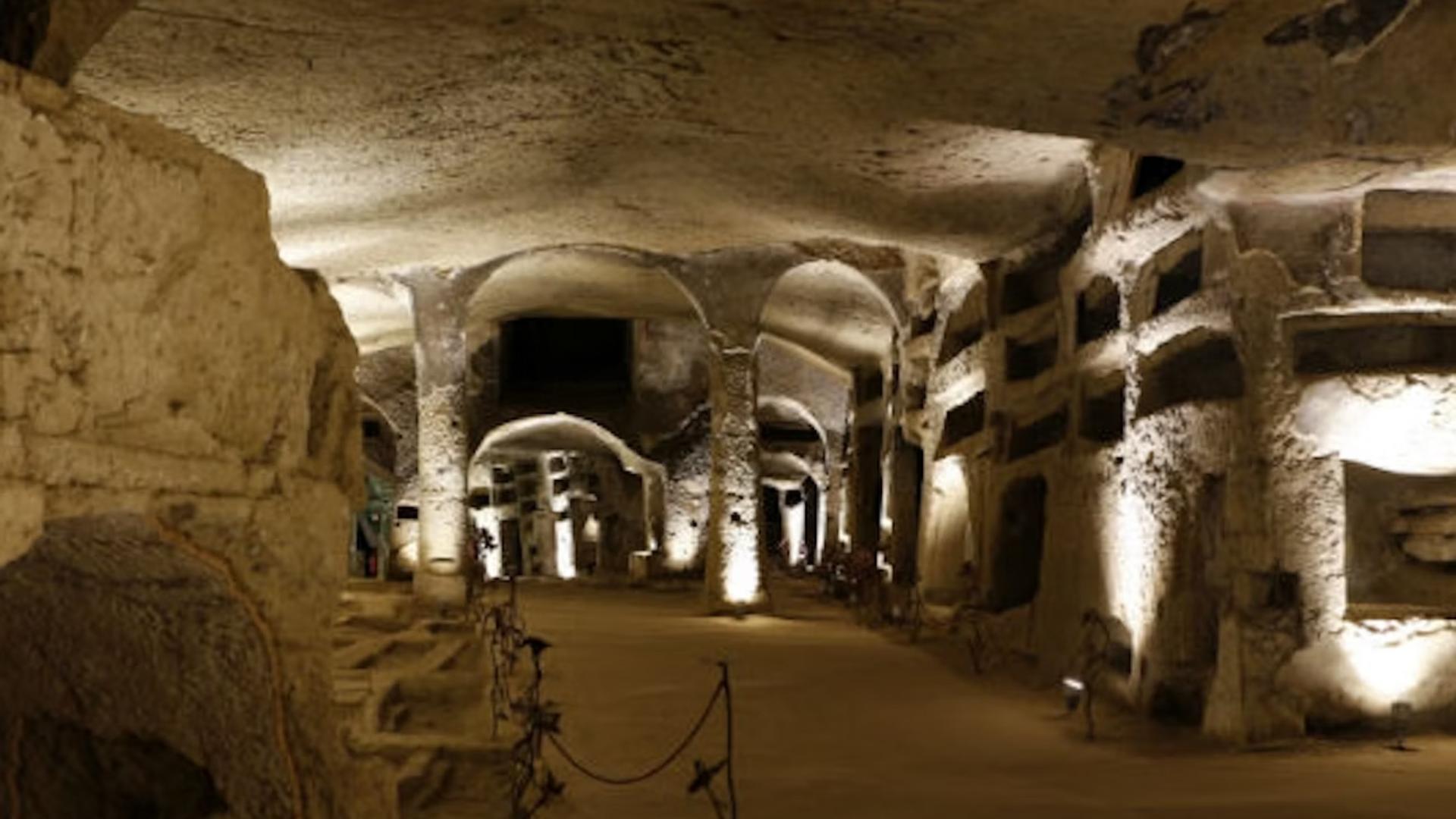San Gennaro Catacombs Tour in Naples - Thumbnail 4