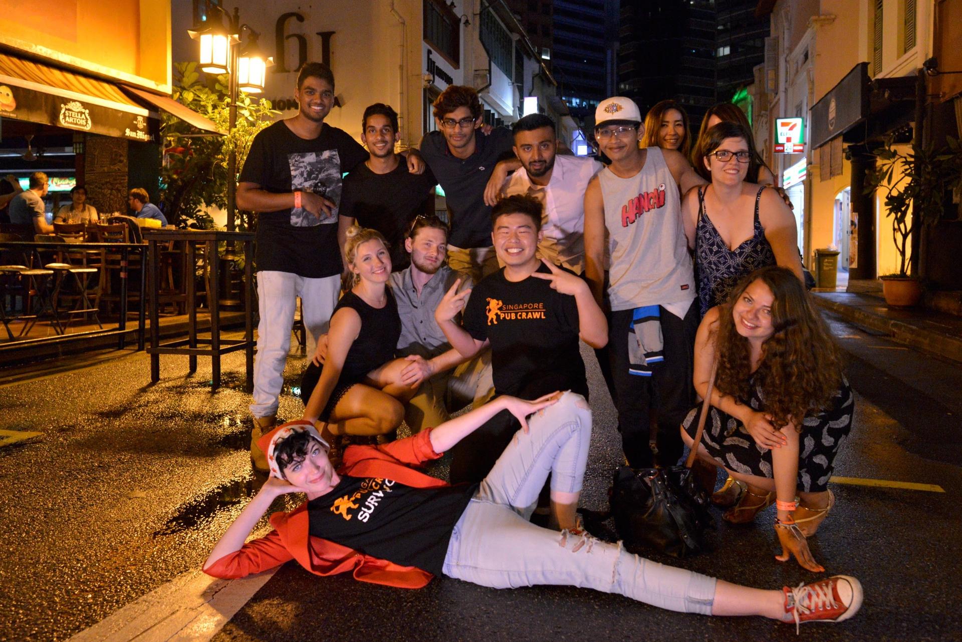 Singapore Night Bar Hopping Tour with Skip-the-Line - Thumbnail 2