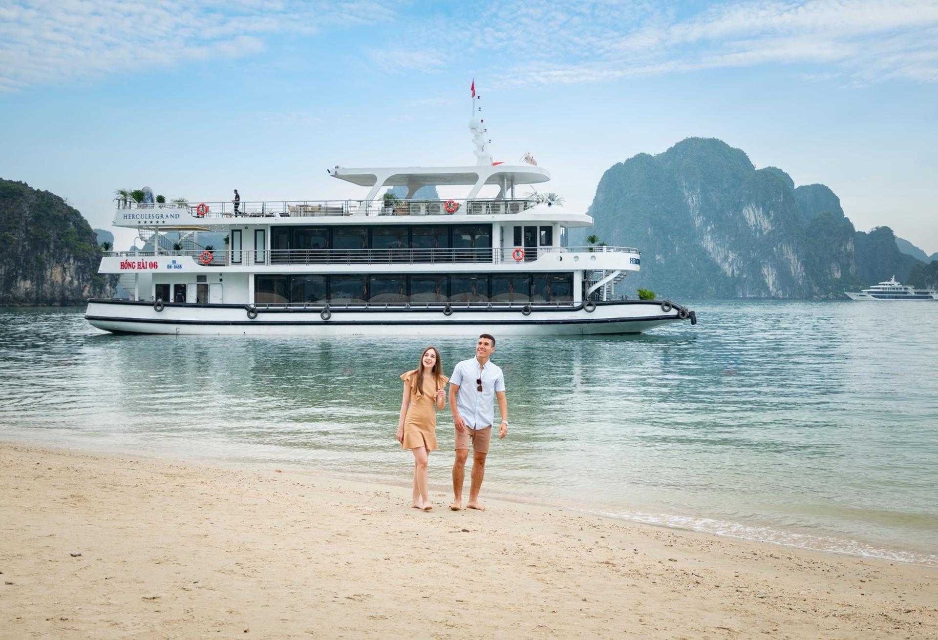 Hercules Grand Luxury Day Cruise: Ha Long Bay, Sung Sot, Ti Top - Thumbnail 23