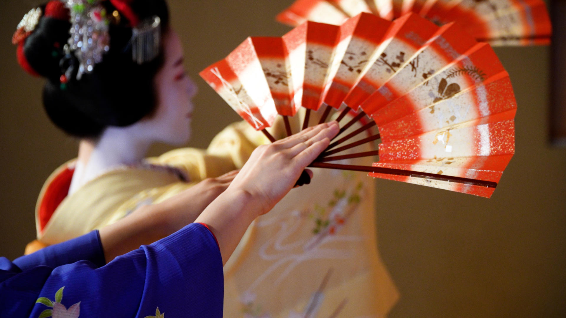 Kyoto:Exclusive Maiko & Geisha Show with Dinner, Games & Open Bar - Image 1
