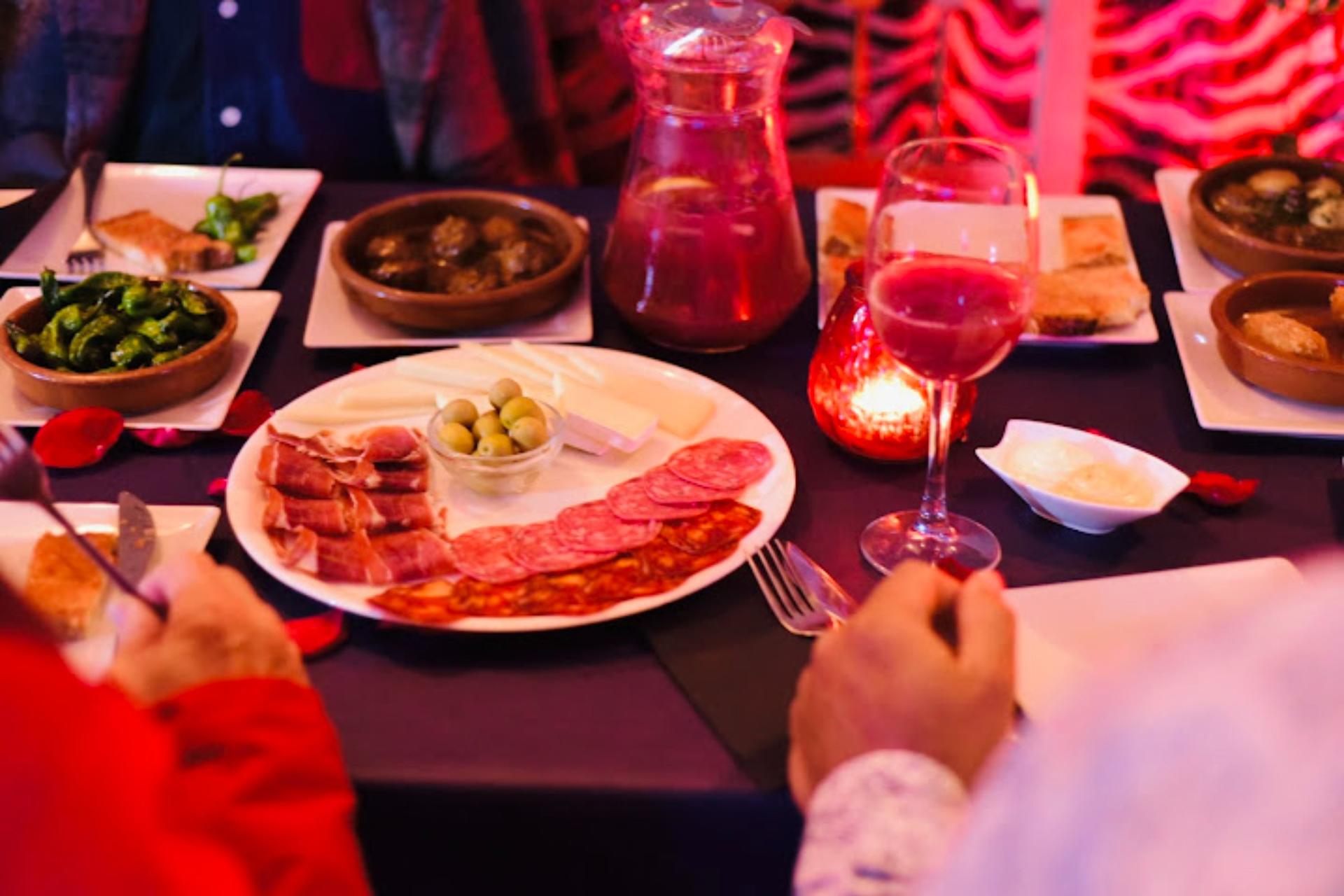 Tapas and flamenco show in Barcelona  - Thumbnail 4