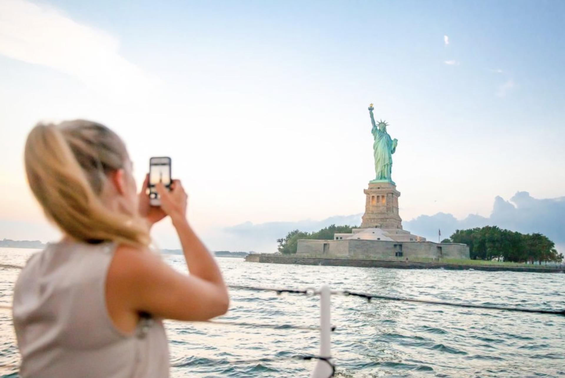 60 Minute Statue of Liberty and Ellis Island Cruise in New York - Image 1