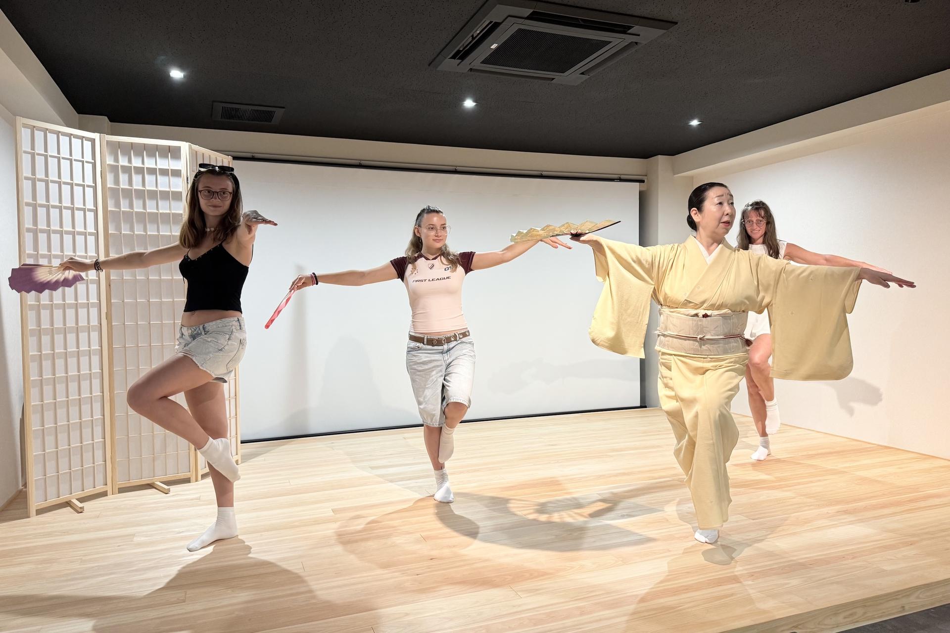 Kyoto: Enjoy traditional Japanese mai and odori dance  - Thumbnail 6