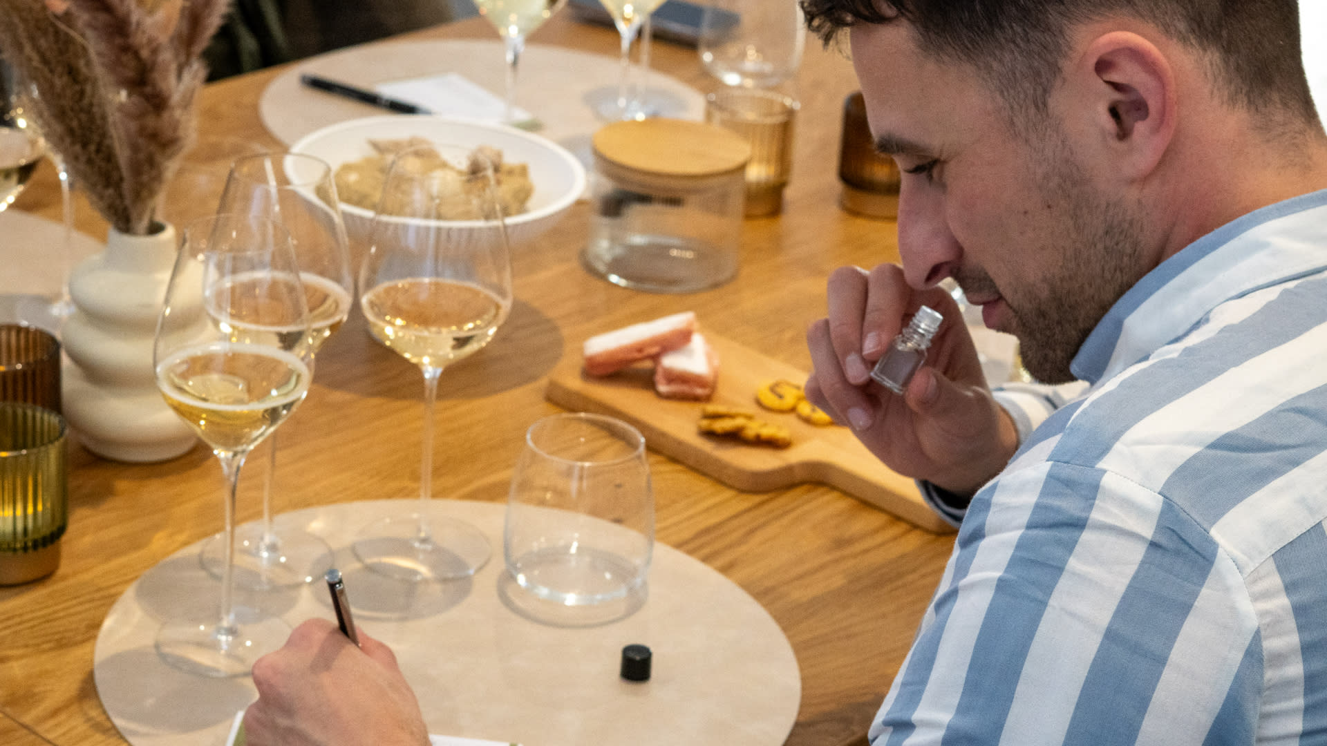 Champagne tasting and workshop experience in Reims - Thumbnail 4