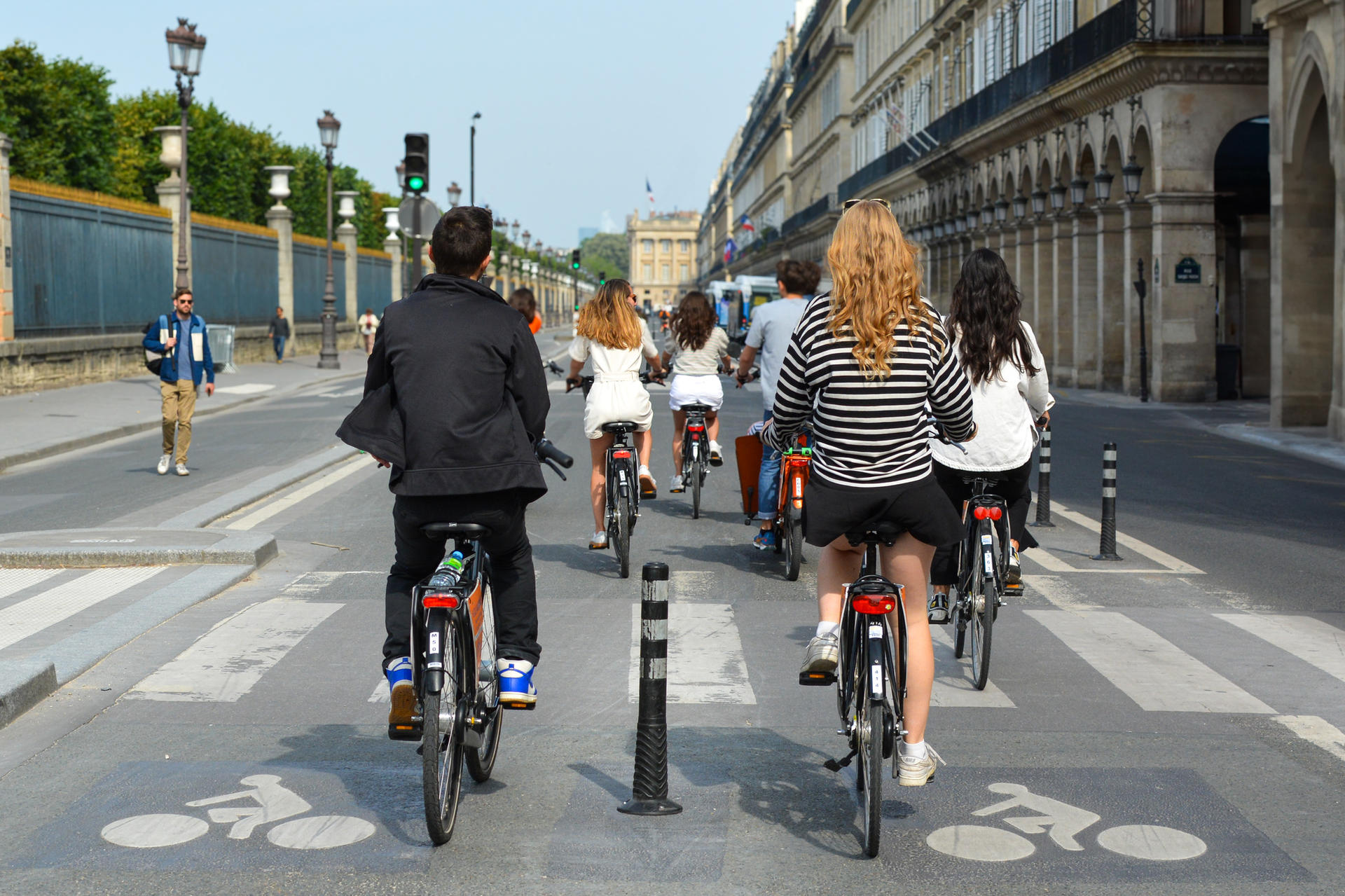3-Hour City Highlights Bike Tour in Paris - Thumbnail 3