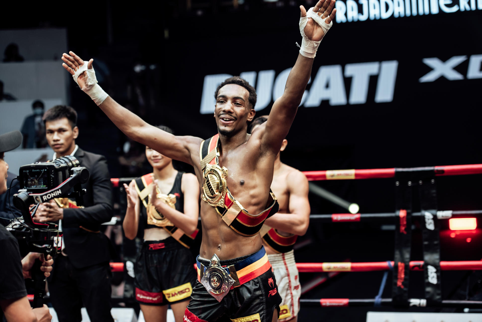 [Official] Muay Thai (Boxing) Match at Rajadamnern Stadium - Thumbnail 5