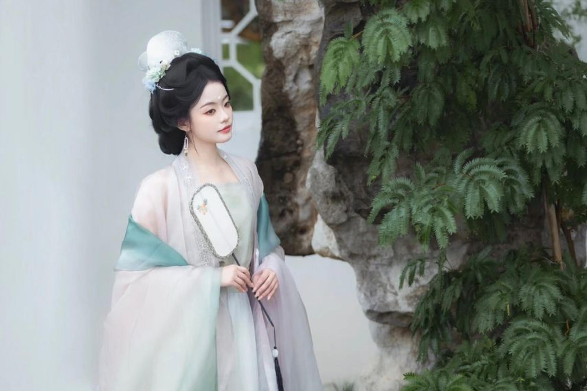 Hanfu Photoshoot Experience in Singapore - Image 1