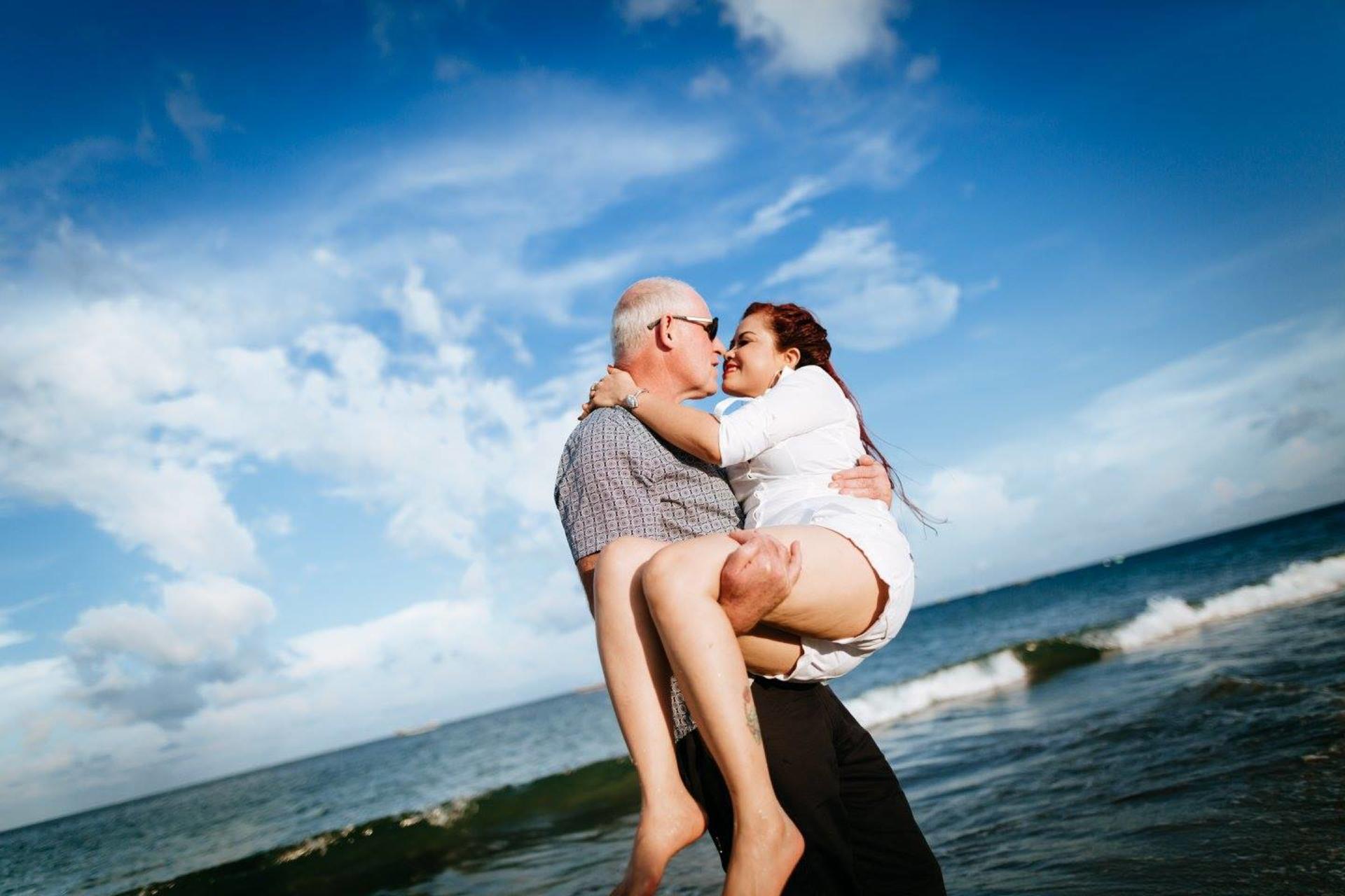 Nha Trang: Beach Photoshoot with Professional Photographer - Thumbnail 3
