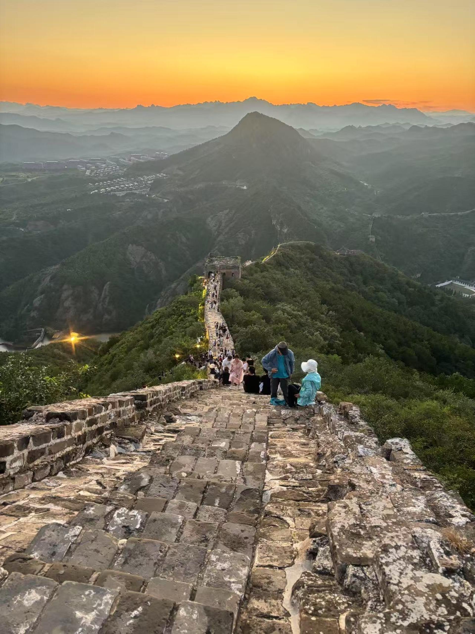 Beijing Private Tour:Jinshanling Hike+Simatai Sunset&Gubei Watertown - Thumbnail 5
