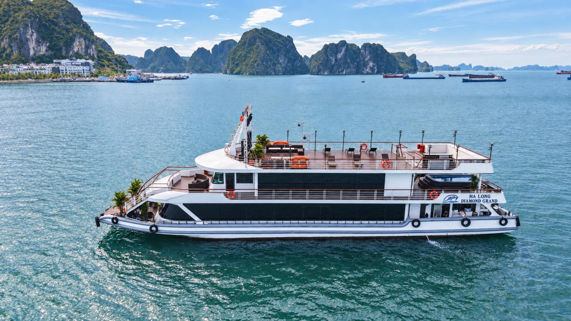 Diamond Grand Day Cruise: Ha Long Bay, Sung Sot & Ti Top Island - Image 1