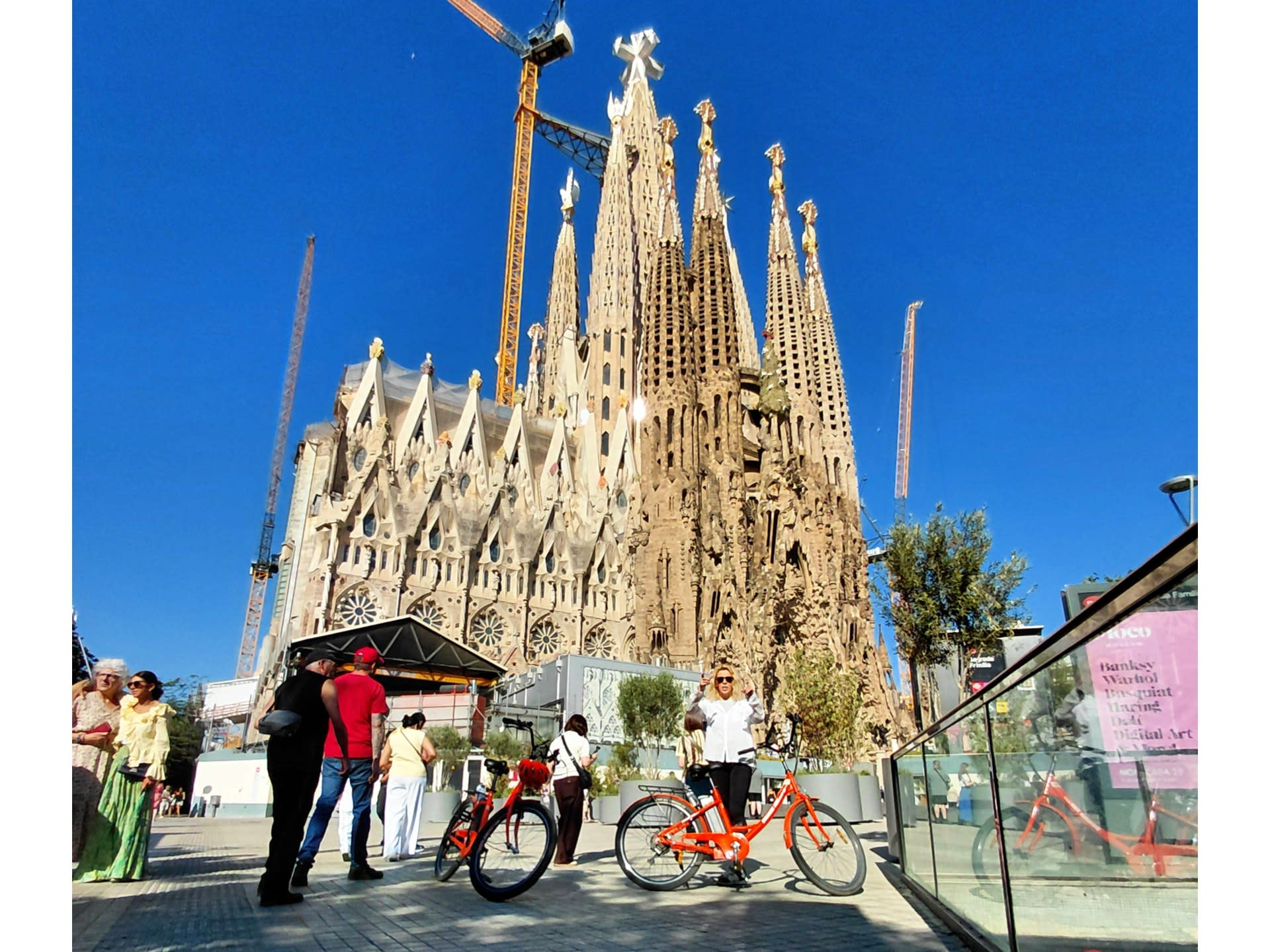 Barcelona Top 20 Bike & E-Bike Tour with Local Guide - Thumbnail 3