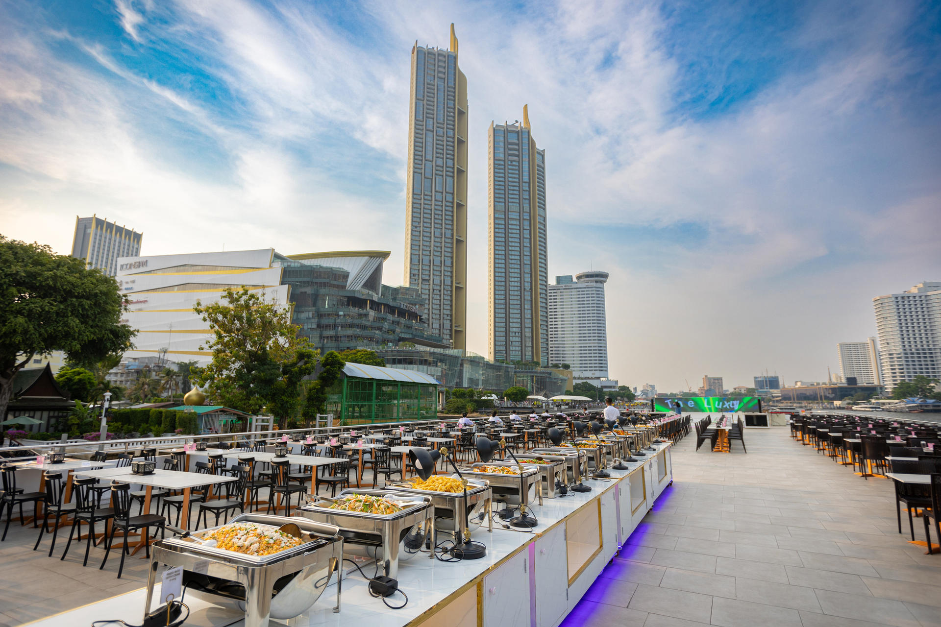 The Luxury White Dinner Cruise in Bangkok - Thumbnail 17