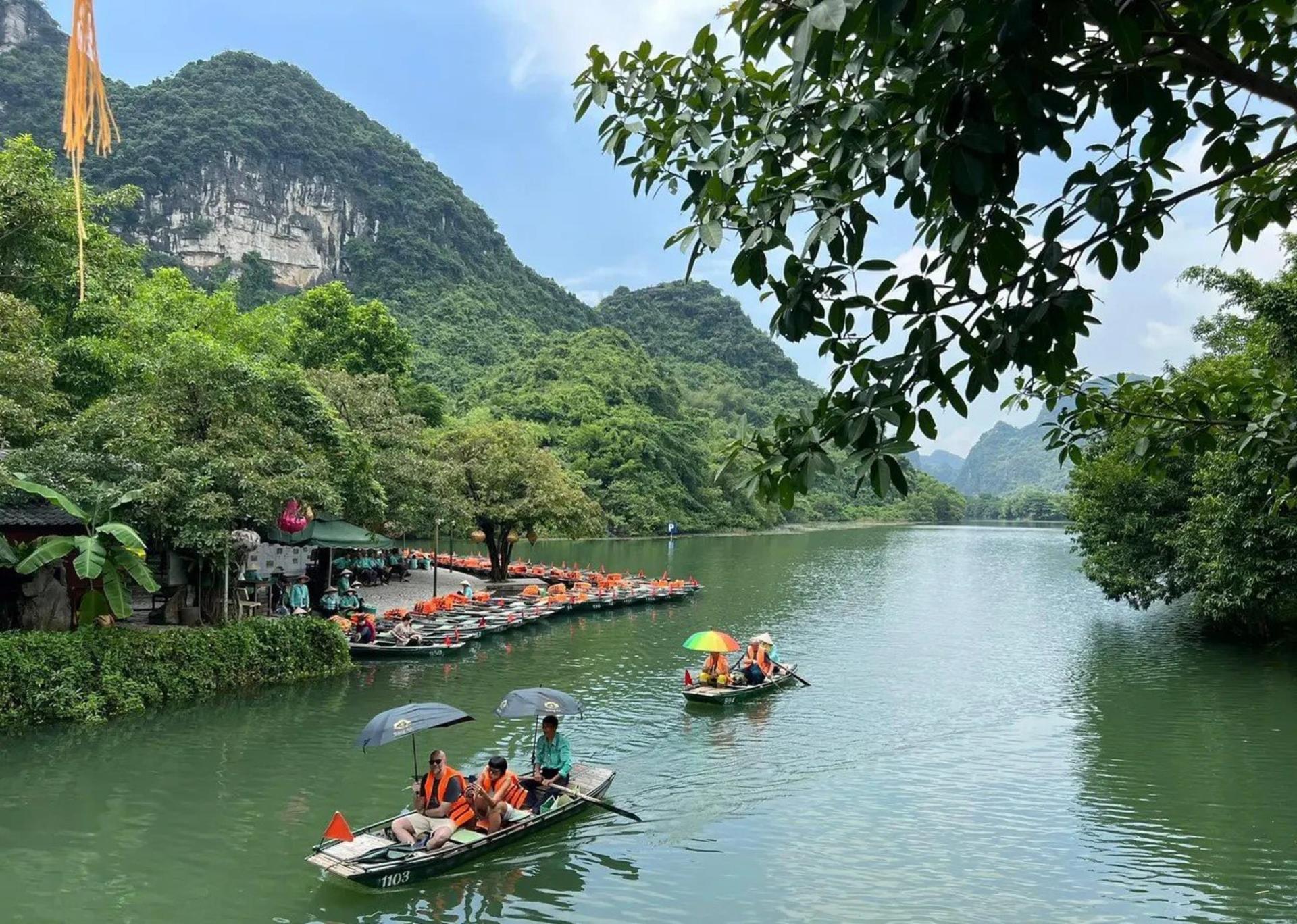 Best of Ninh Binh Tour: Hoa Lu, Bai Dinh, Trang An/Tam Coc, Mua Cave - Thumbnail 19