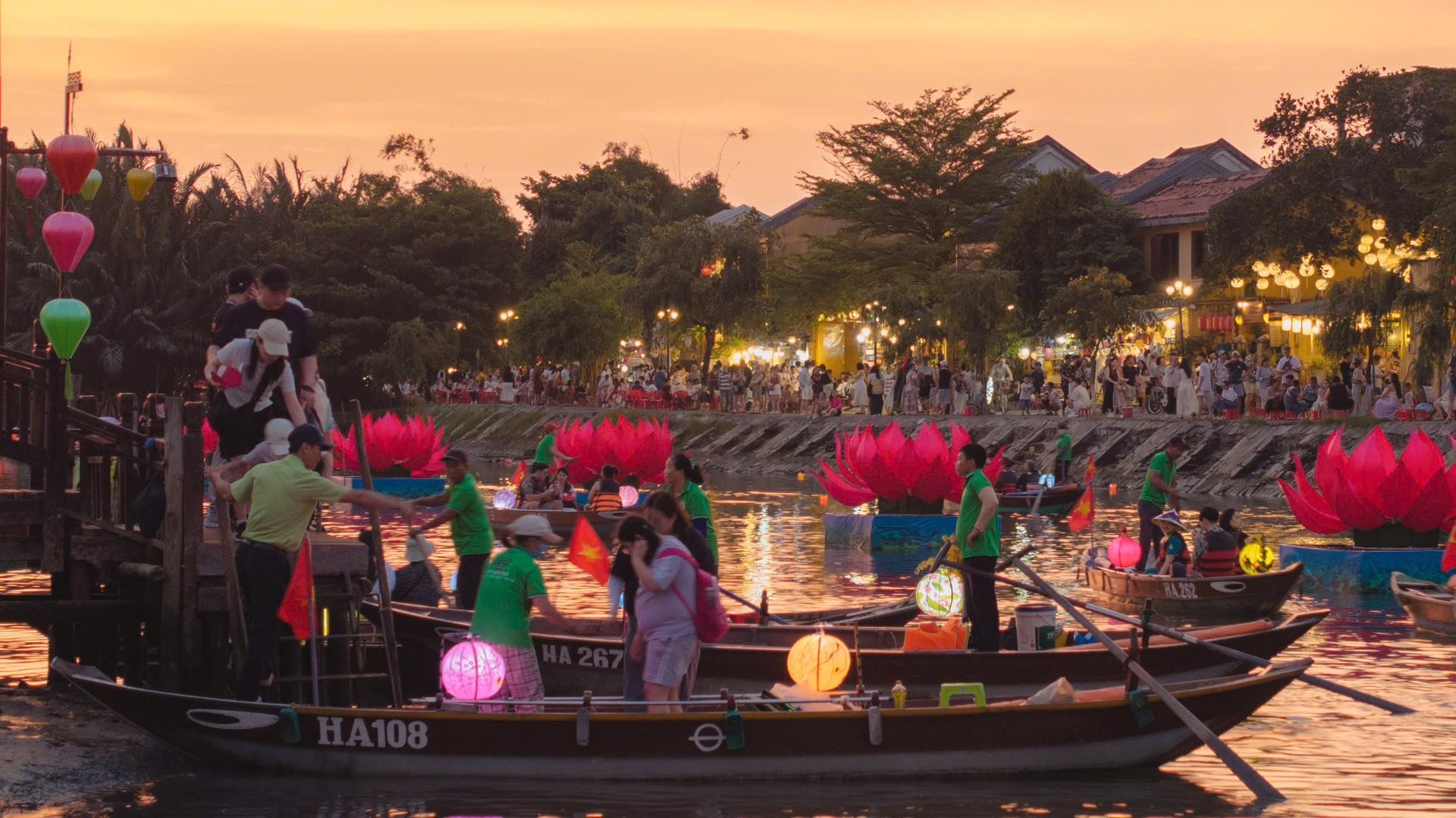 Hoi An Lantern Making Class & Lantern Boat Ride Experience - Image 1