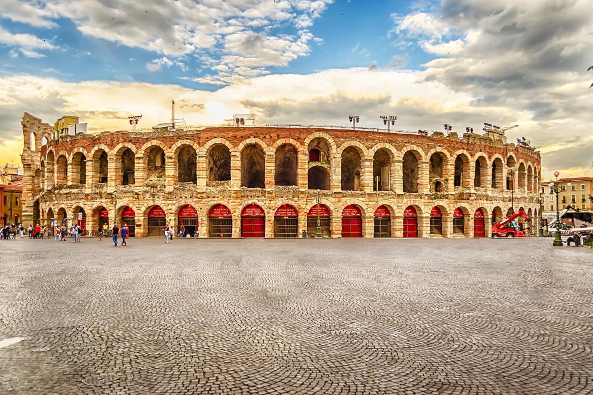 Verona, Sirmione and Lake Garda tour from Milan - Thumbnail 6