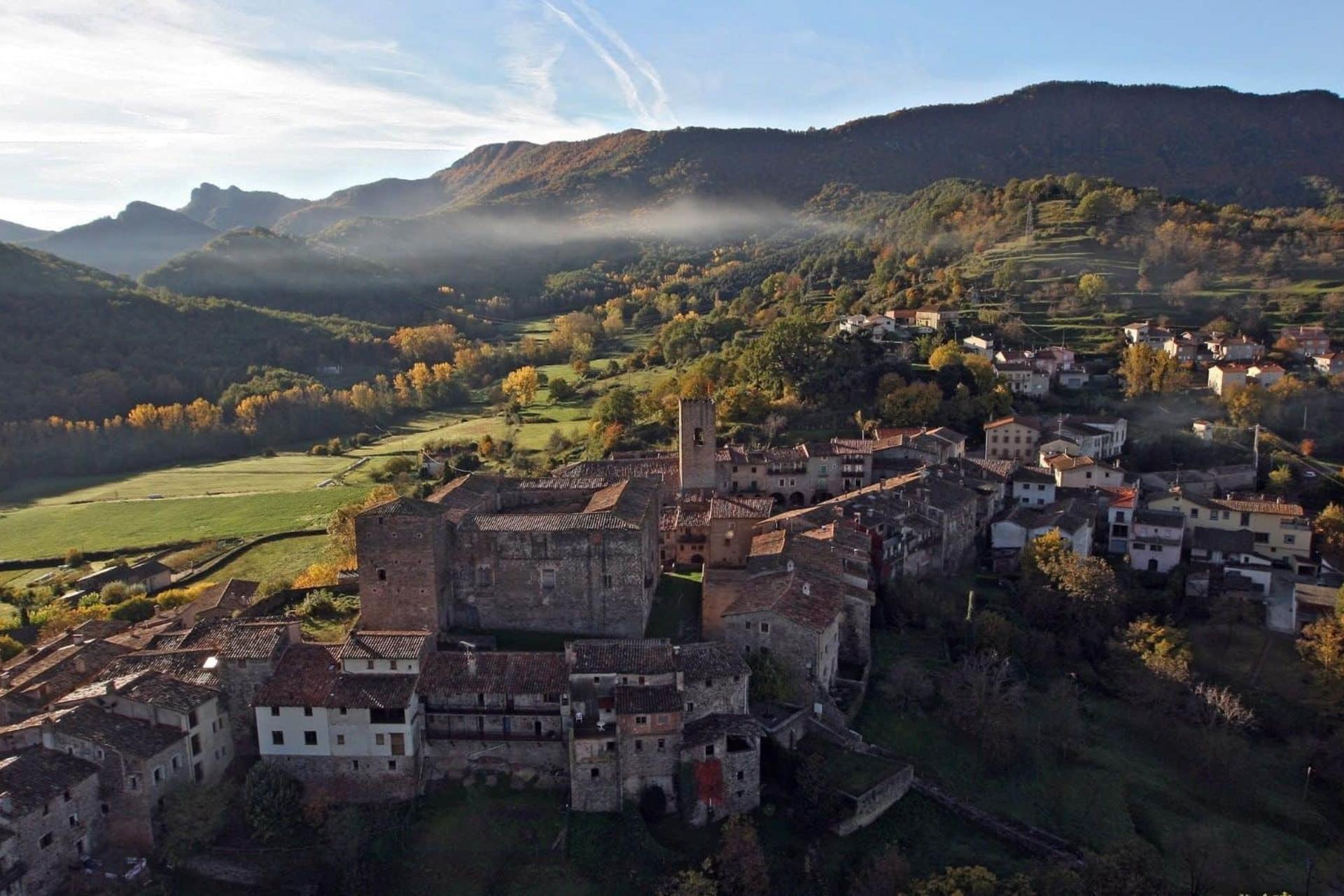 Besalu and Medieval Towns Day Tour from Barcelona - Thumbnail 10