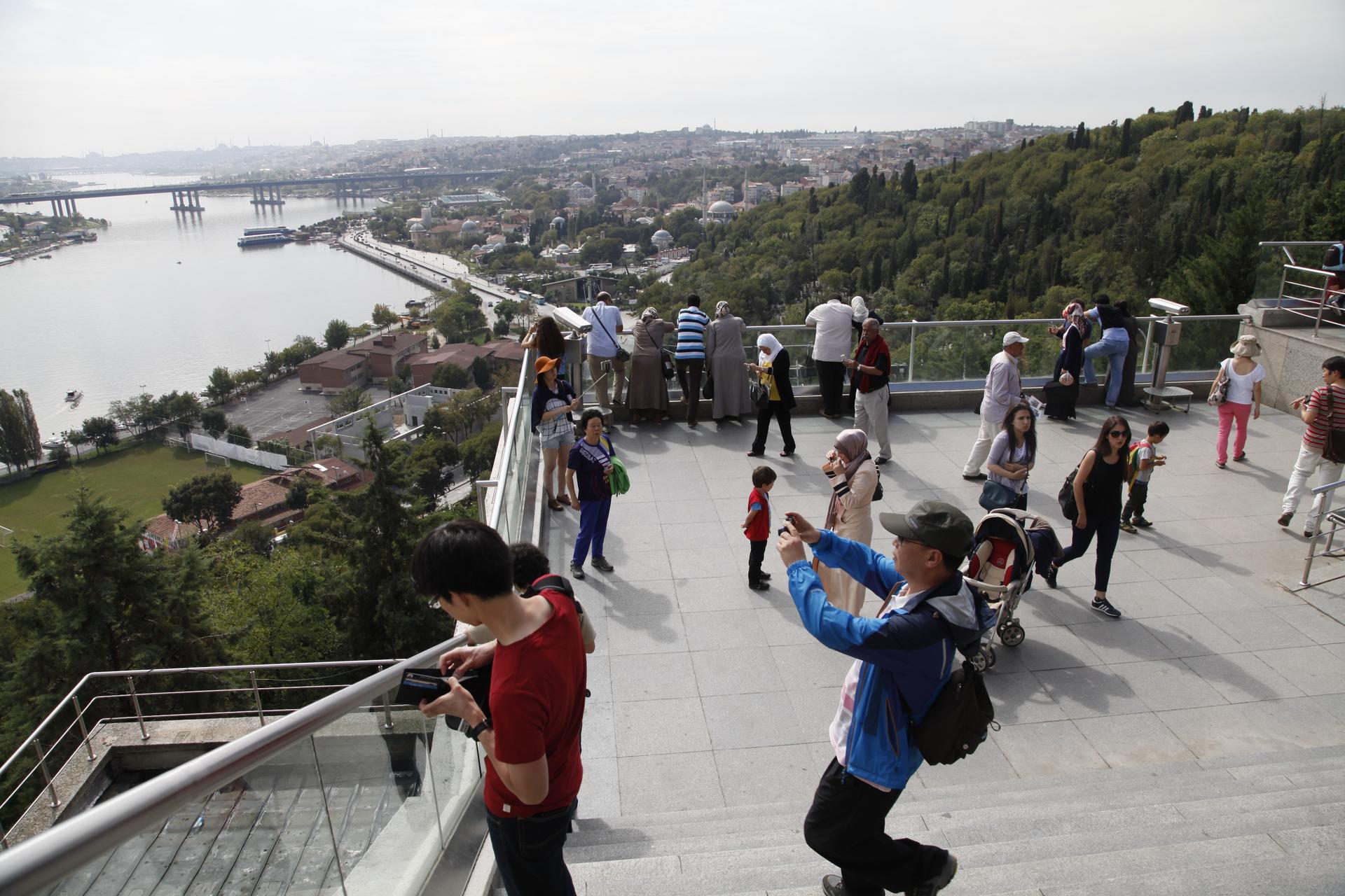 Hagia Sophia, Bosphorus Cruise, Blue Mosque, Balat, Pierre Loti Hill - Thumbnail 13