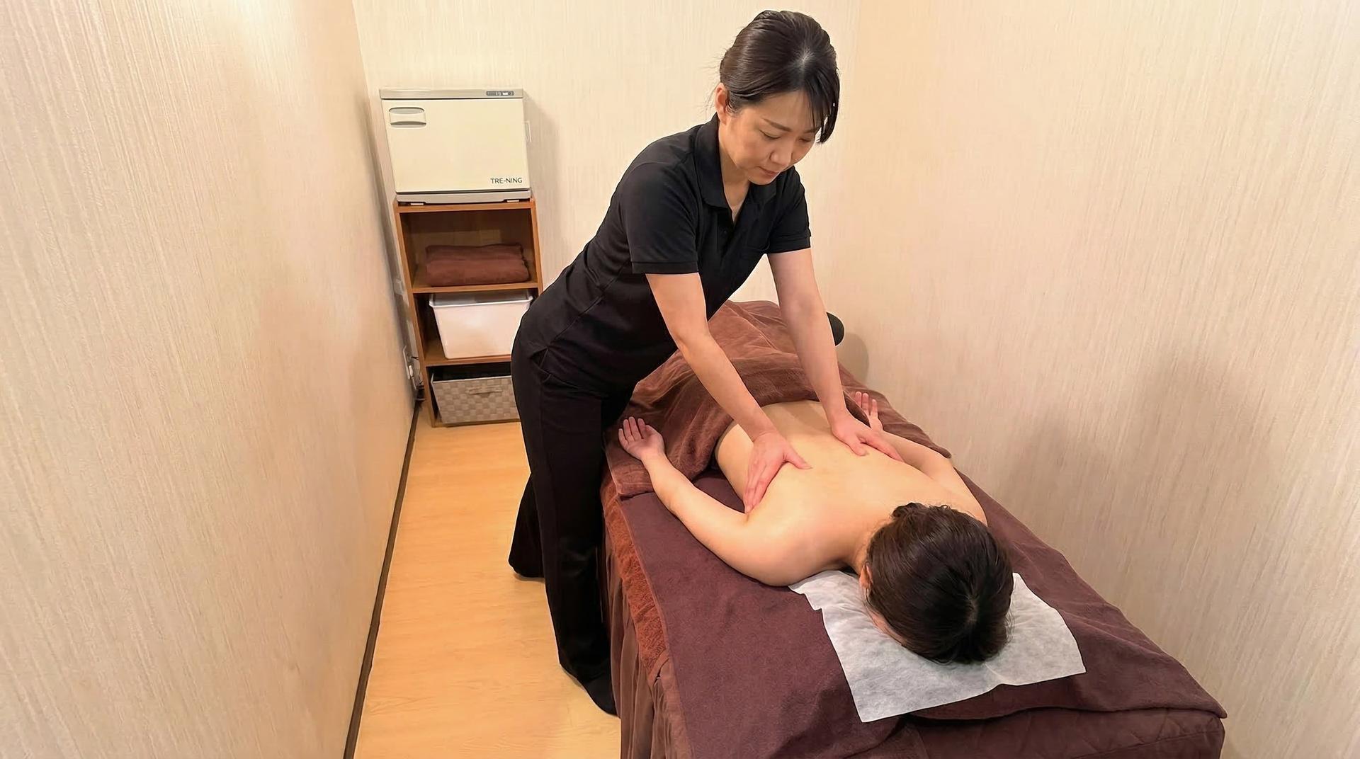 Tokyo Kamata - Massage: Japanese Shiatsu・Essential Oil・Foot Reflexology Experience  - Thumbnail 2
