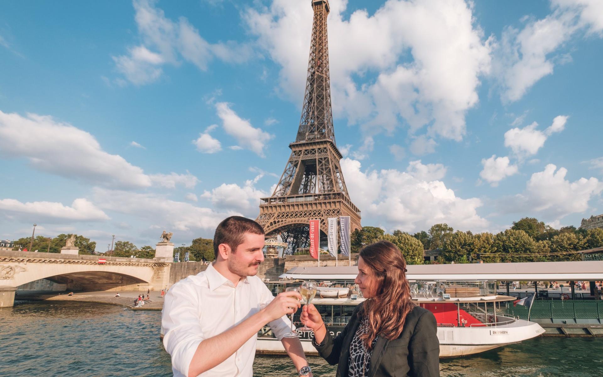 Vedettes de Paris 1-Hour Seine River Musical Sightseeing Cruise - Thumbnail 13
